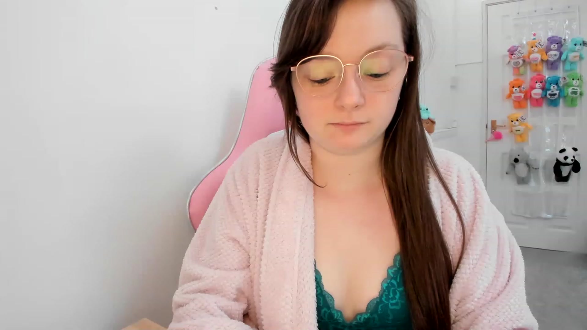 Gallery image thumbnail from JessieBear_'s myfreecams stream on, 03/13/2023, 21:45 image 16 of 20