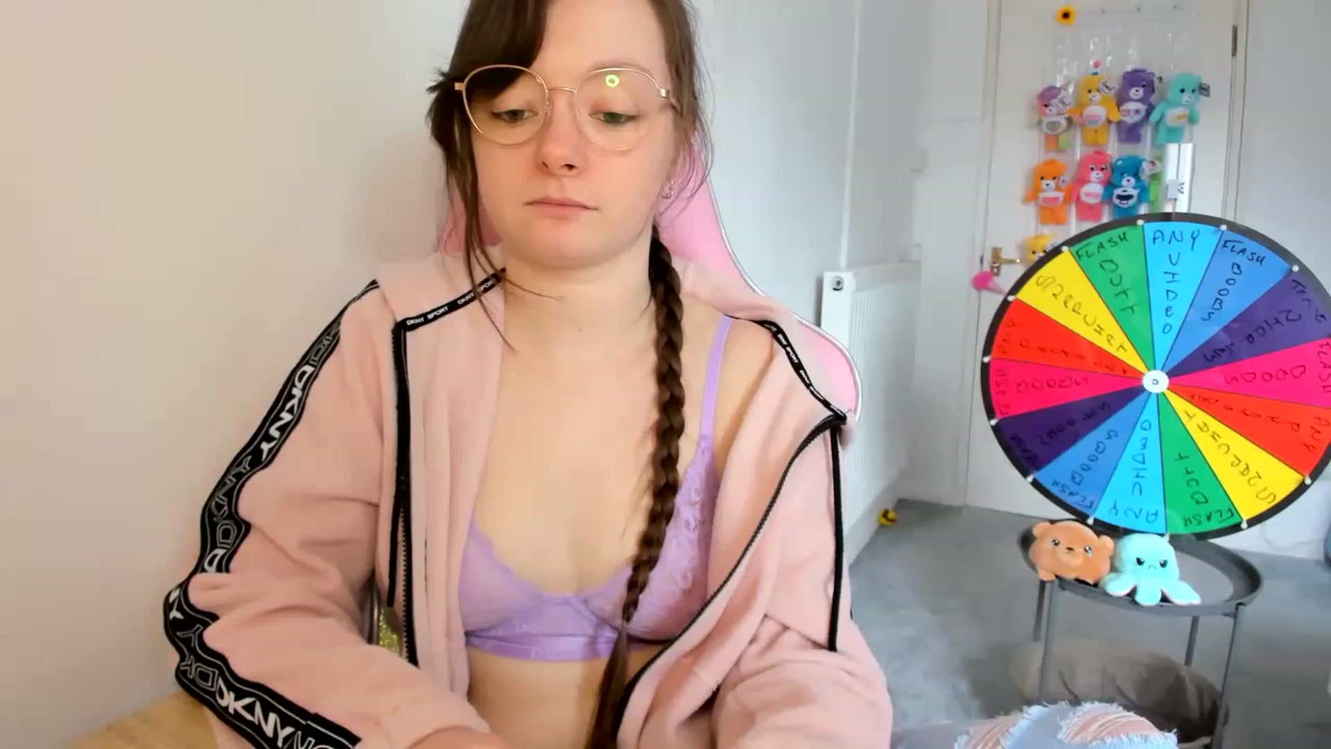 Gallery image thumbnail from JessieBear_'s myfreecams stream on, 03/14/2023, 15:18 image 7 of 20