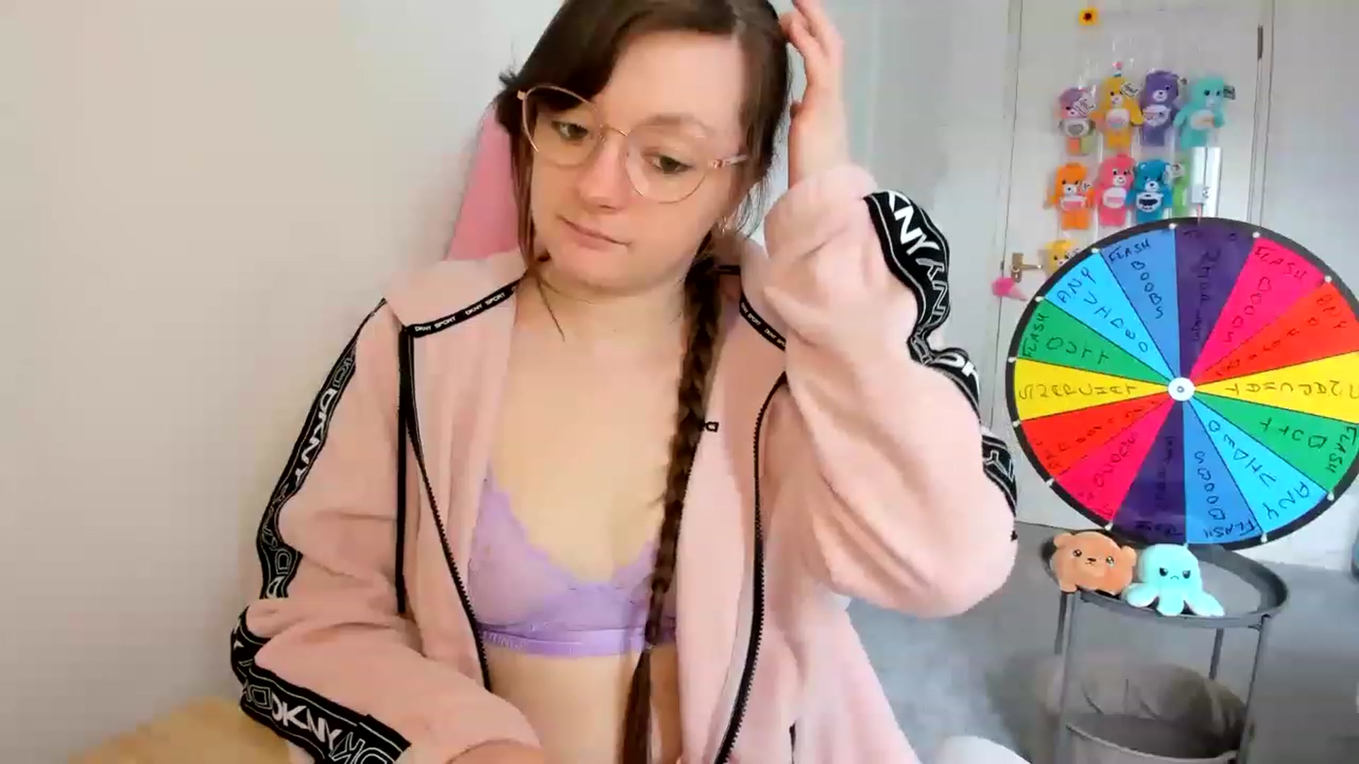 Gallery image thumbnail from JessieBear_'s myfreecams stream on, 03/14/2023, 15:18 image 6 of 20
