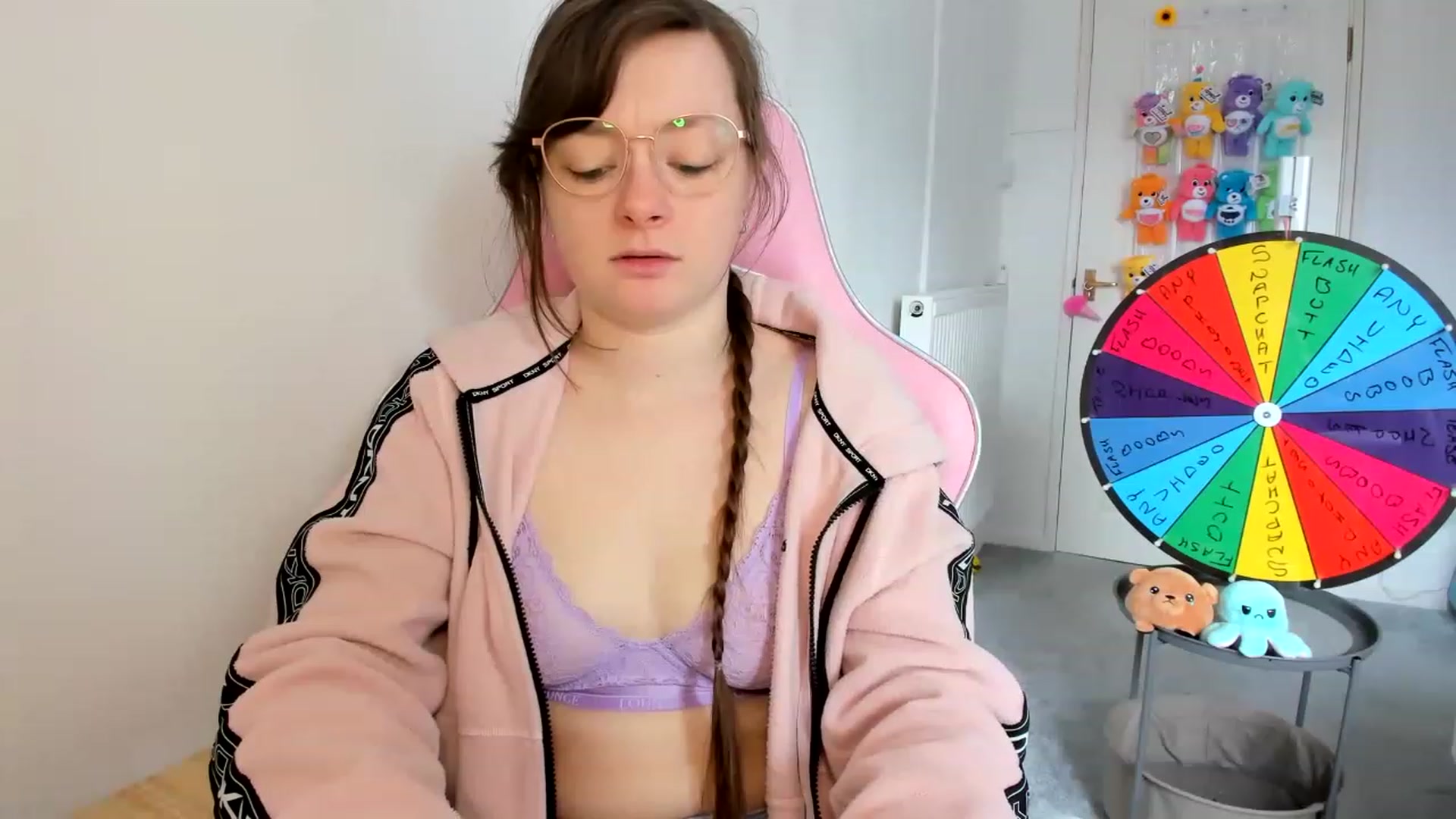 Gallery image thumbnail from JessieBear_'s myfreecams stream on, 03/14/2023, 15:18 image 4 of 20