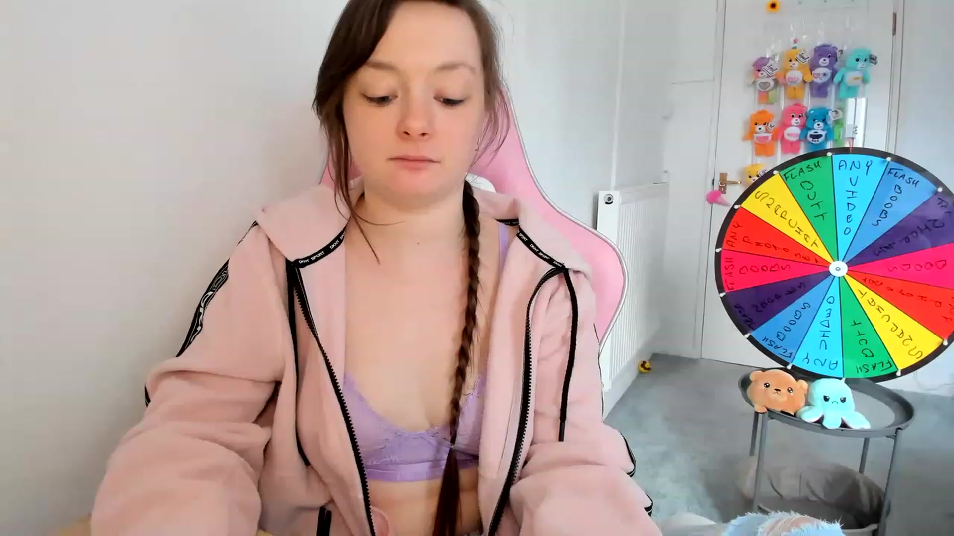Gallery image thumbnail from JessieBear_'s myfreecams stream on, 03/14/2023, 16:46 image 16 of 20