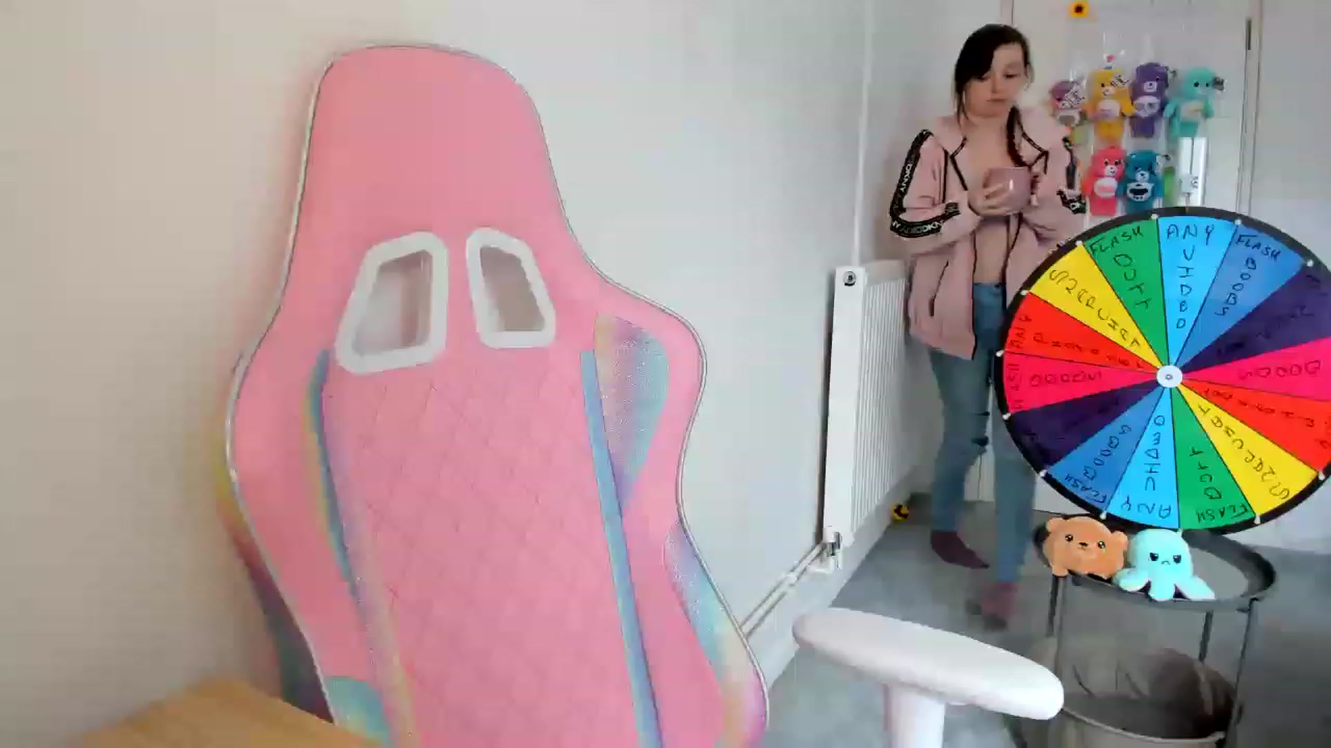 Gallery image thumbnail from JessieBear_'s myfreecams stream on, 03/14/2023, 16:46 image 9 of 20