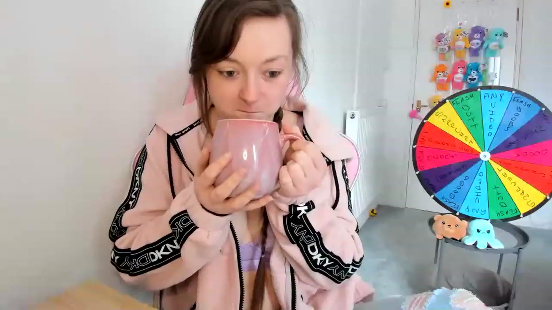 Gallery image thumbnail from JessieBear_'s myfreecams stream on, 03/14/2023, 16:46 image 10 of 20