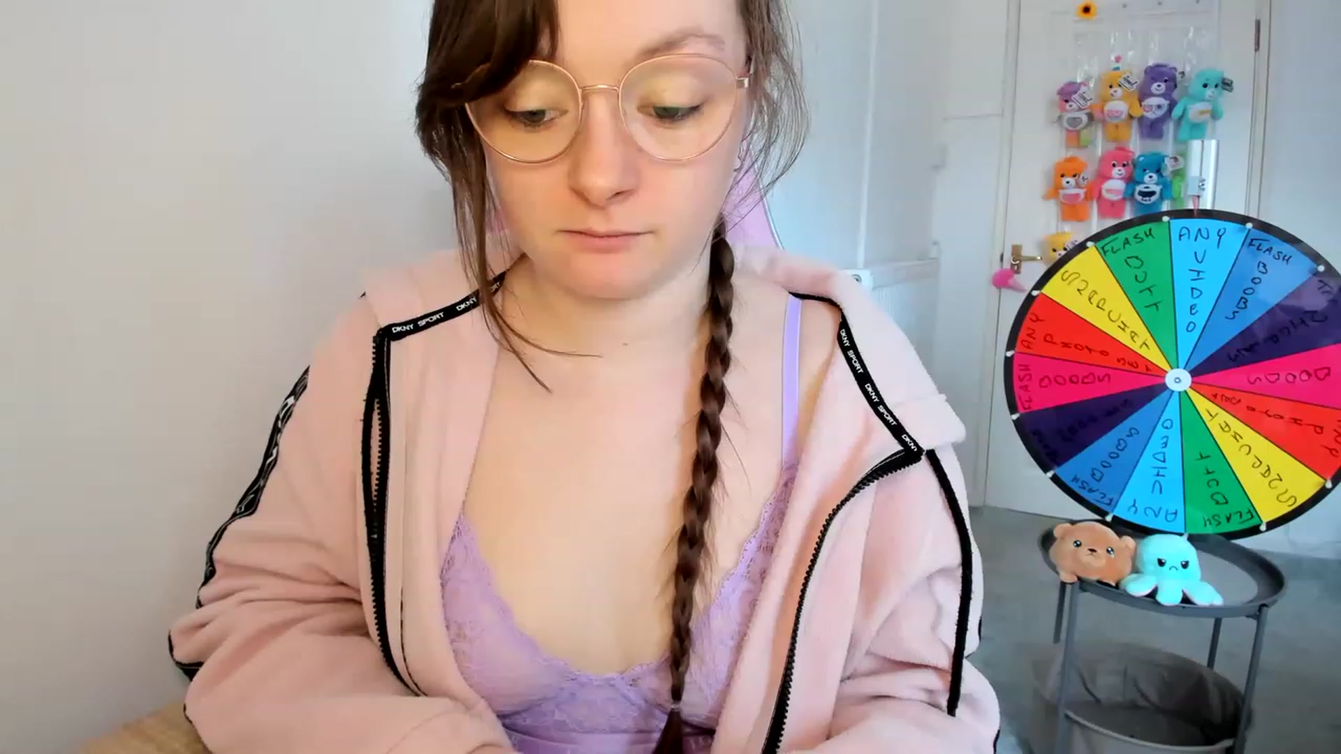 Gallery image thumbnail from JessieBear_'s myfreecams stream on, 03/14/2023, 16:46 image 20 of 20