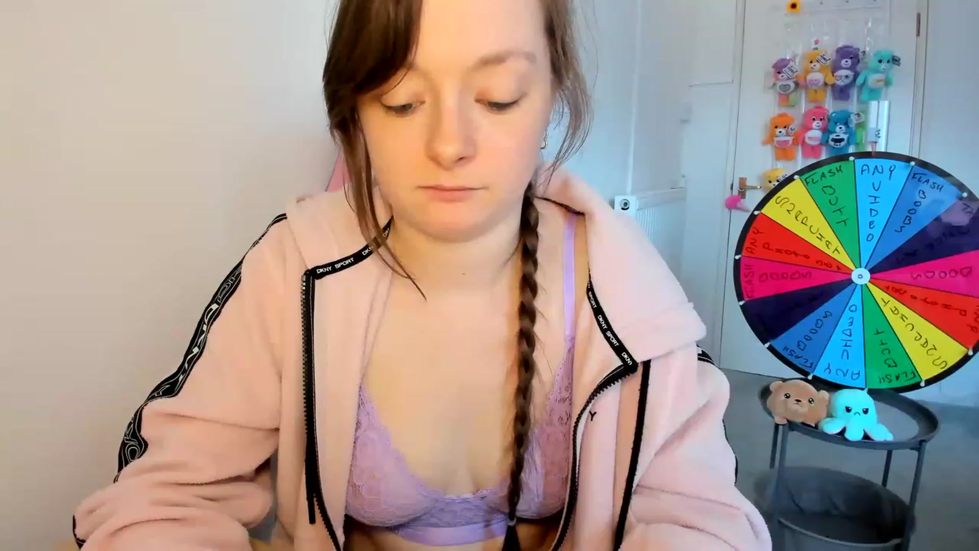 Gallery image thumbnail from JessieBear_'s myfreecams stream on, 03/14/2023, 18:09 image 12 of 20