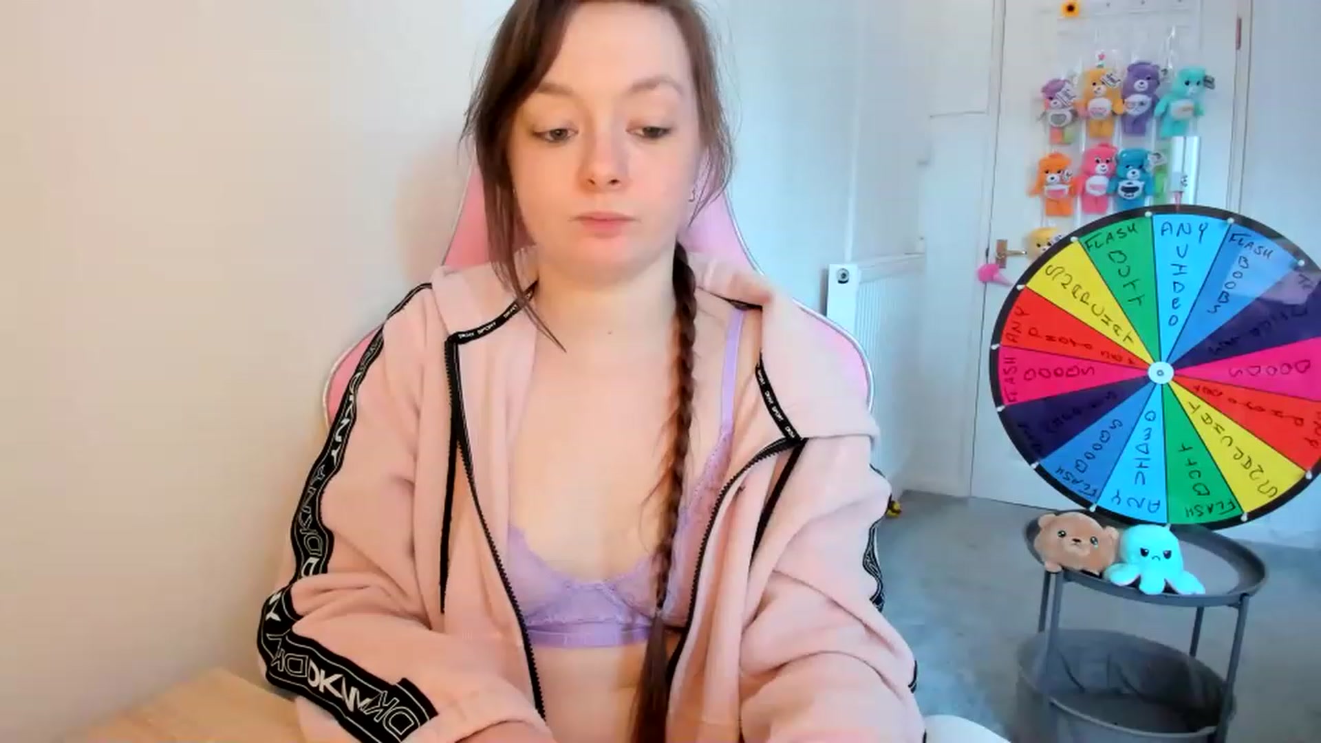 Gallery image thumbnail from JessieBear_'s myfreecams stream on, 03/14/2023, 18:09 image 14 of 20