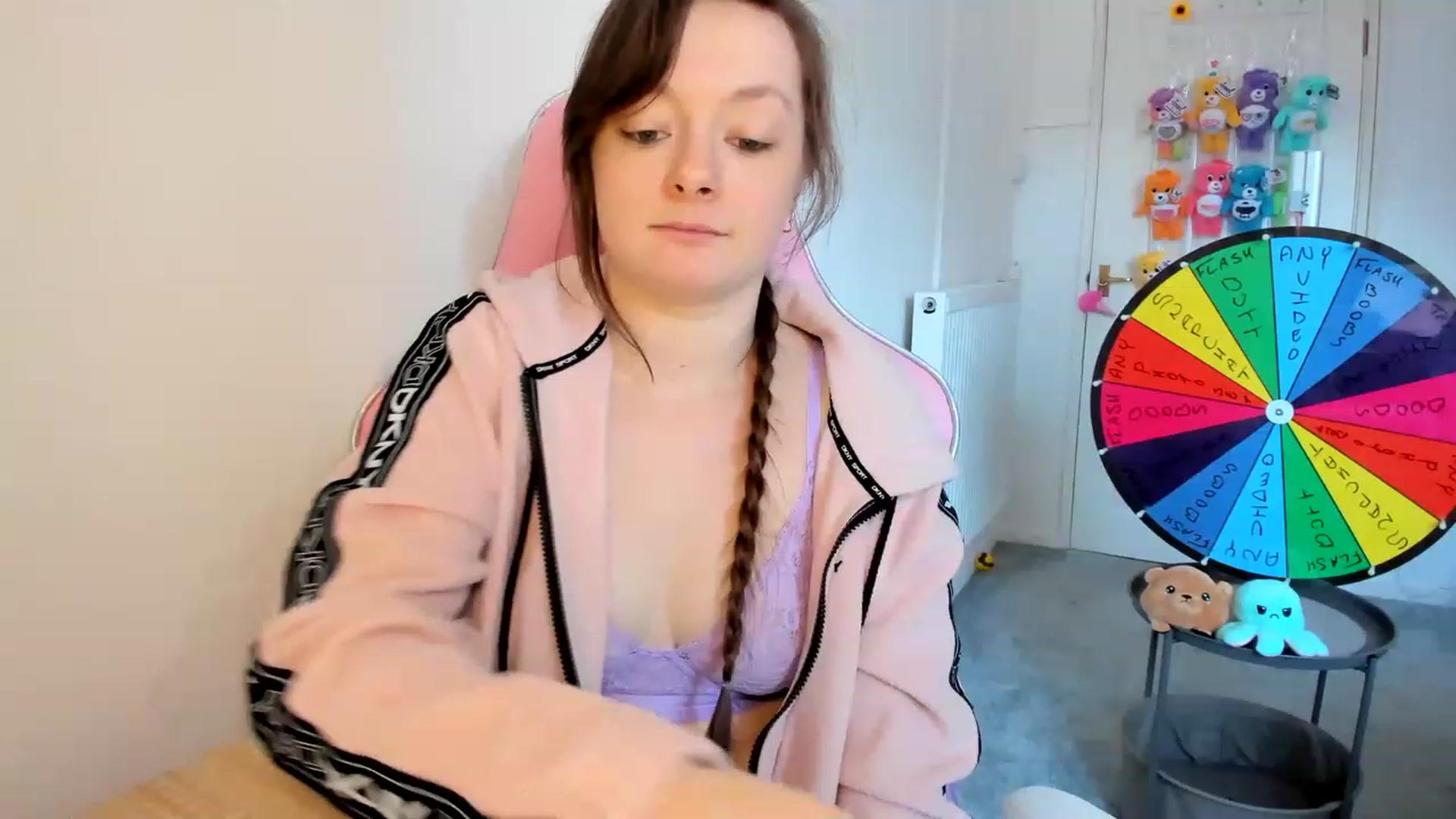 Gallery image thumbnail from JessieBear_'s myfreecams stream on, 03/14/2023, 18:09 image 10 of 20