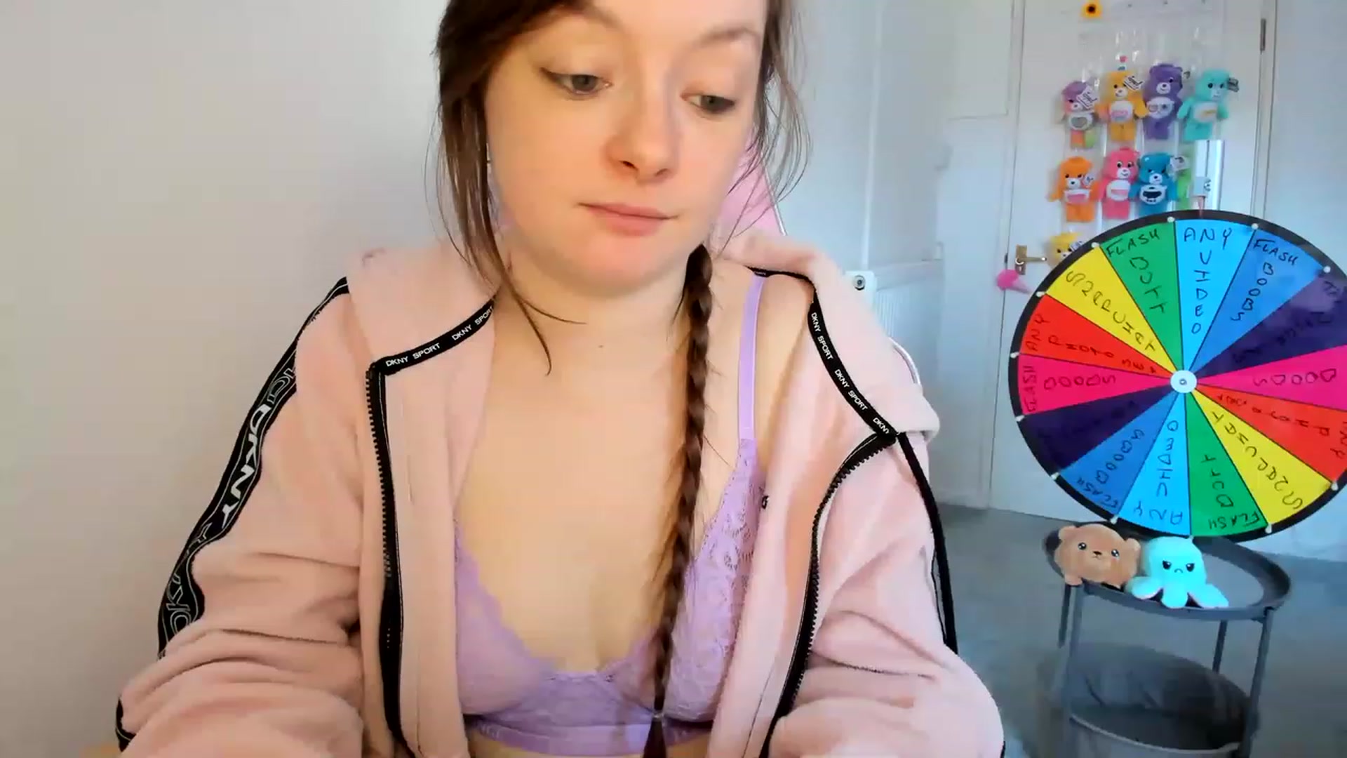 Gallery image thumbnail from JessieBear_'s myfreecams stream on, 03/14/2023, 18:09 image 3 of 20