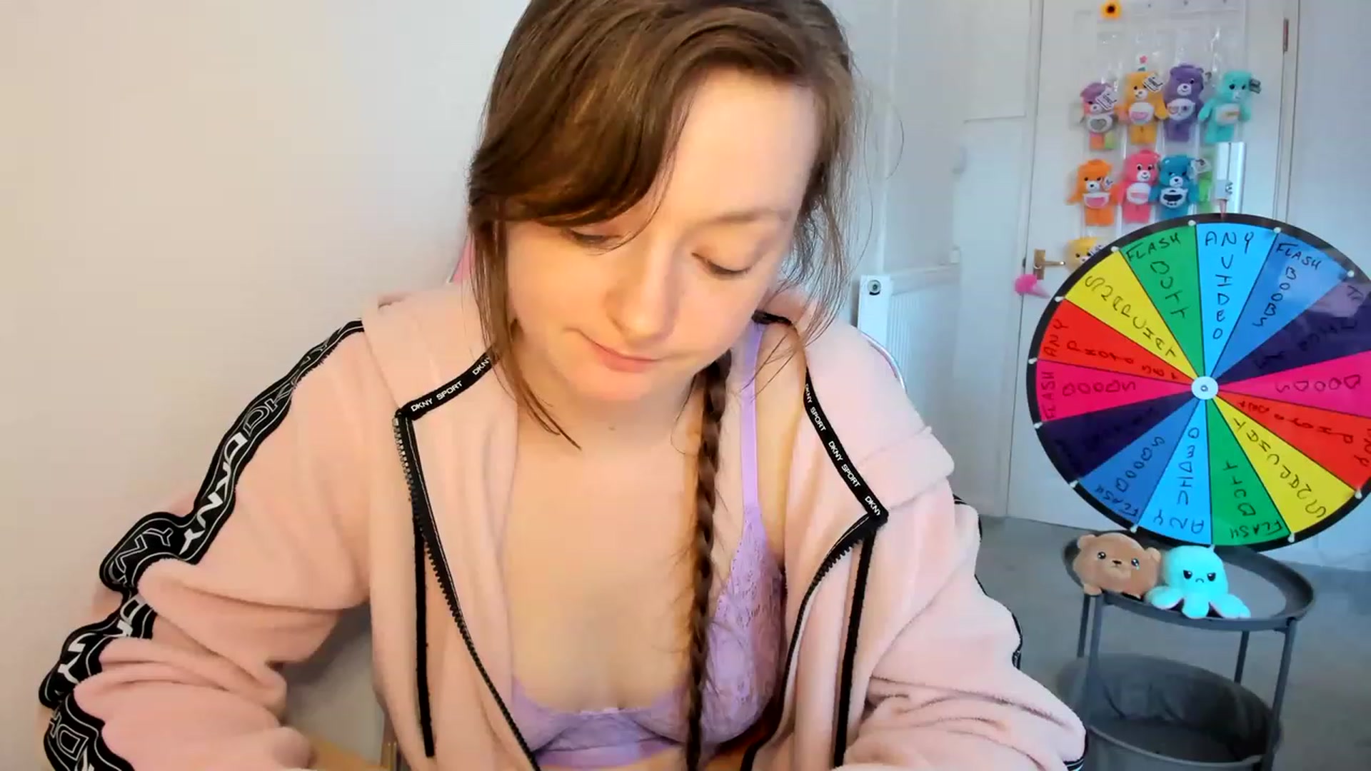 Gallery image thumbnail from JessieBear_'s myfreecams stream on, 03/14/2023, 18:09 image 13 of 20