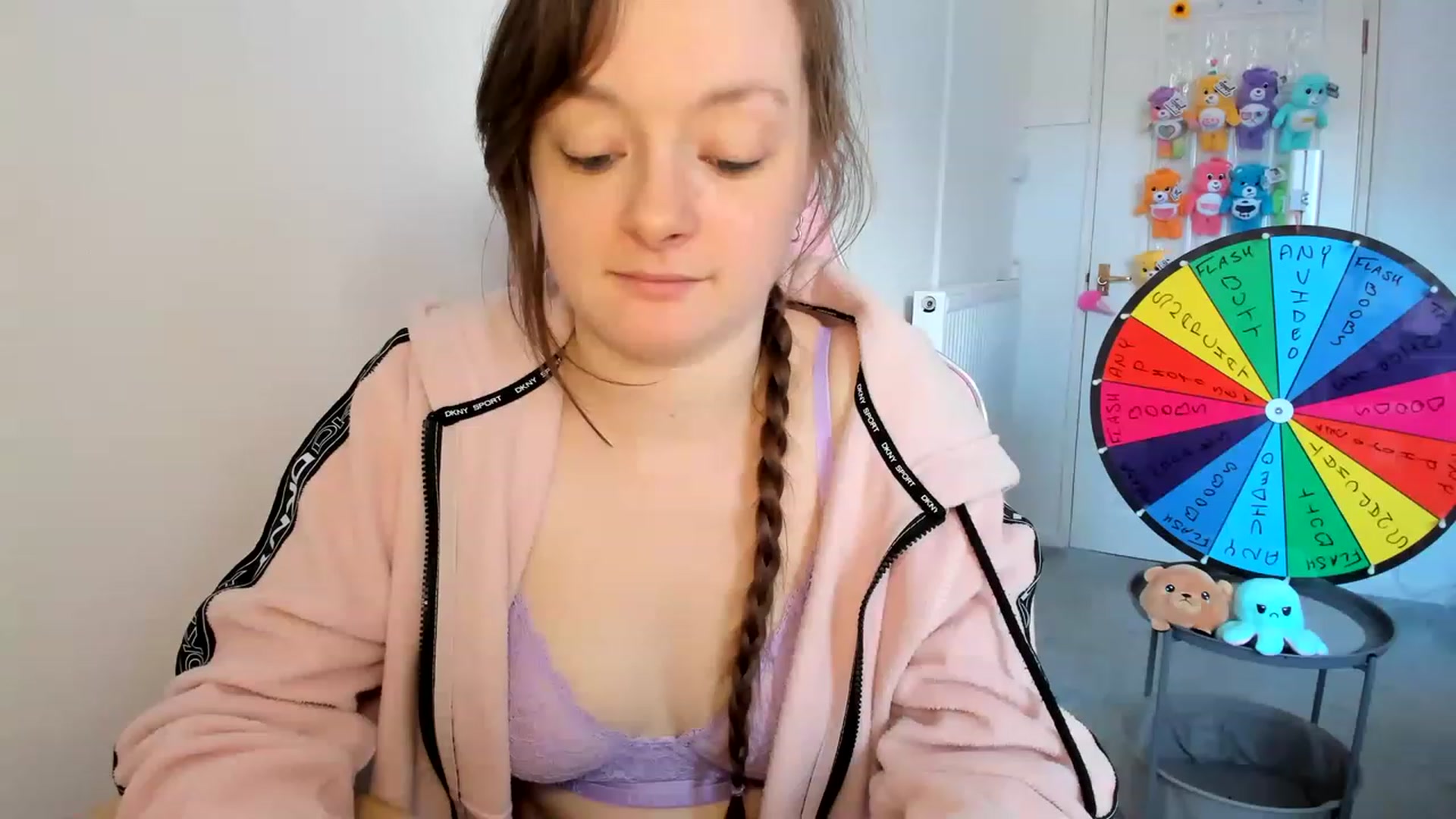 Gallery image thumbnail from JessieBear_'s myfreecams stream on, 03/14/2023, 18:09 image 4 of 20
