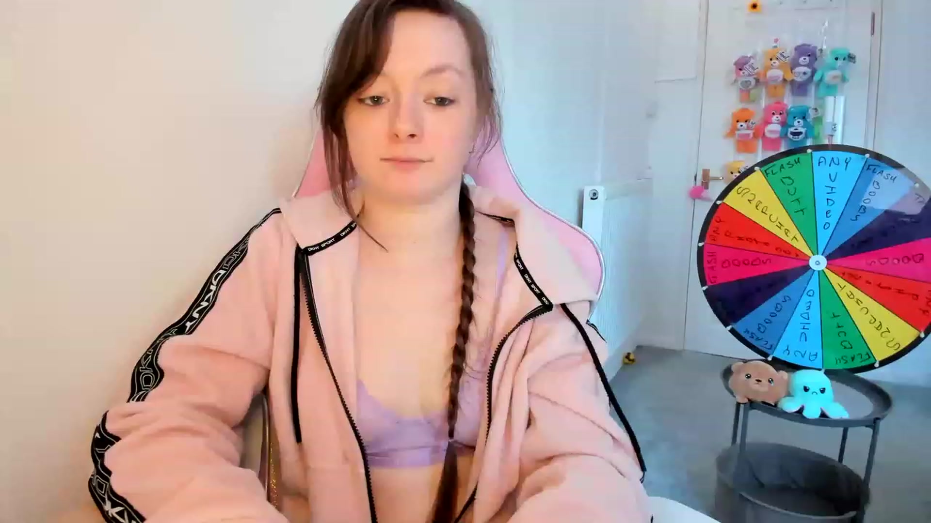 Gallery image thumbnail from JessieBear_'s myfreecams stream on, 03/14/2023, 18:09 image 17 of 20