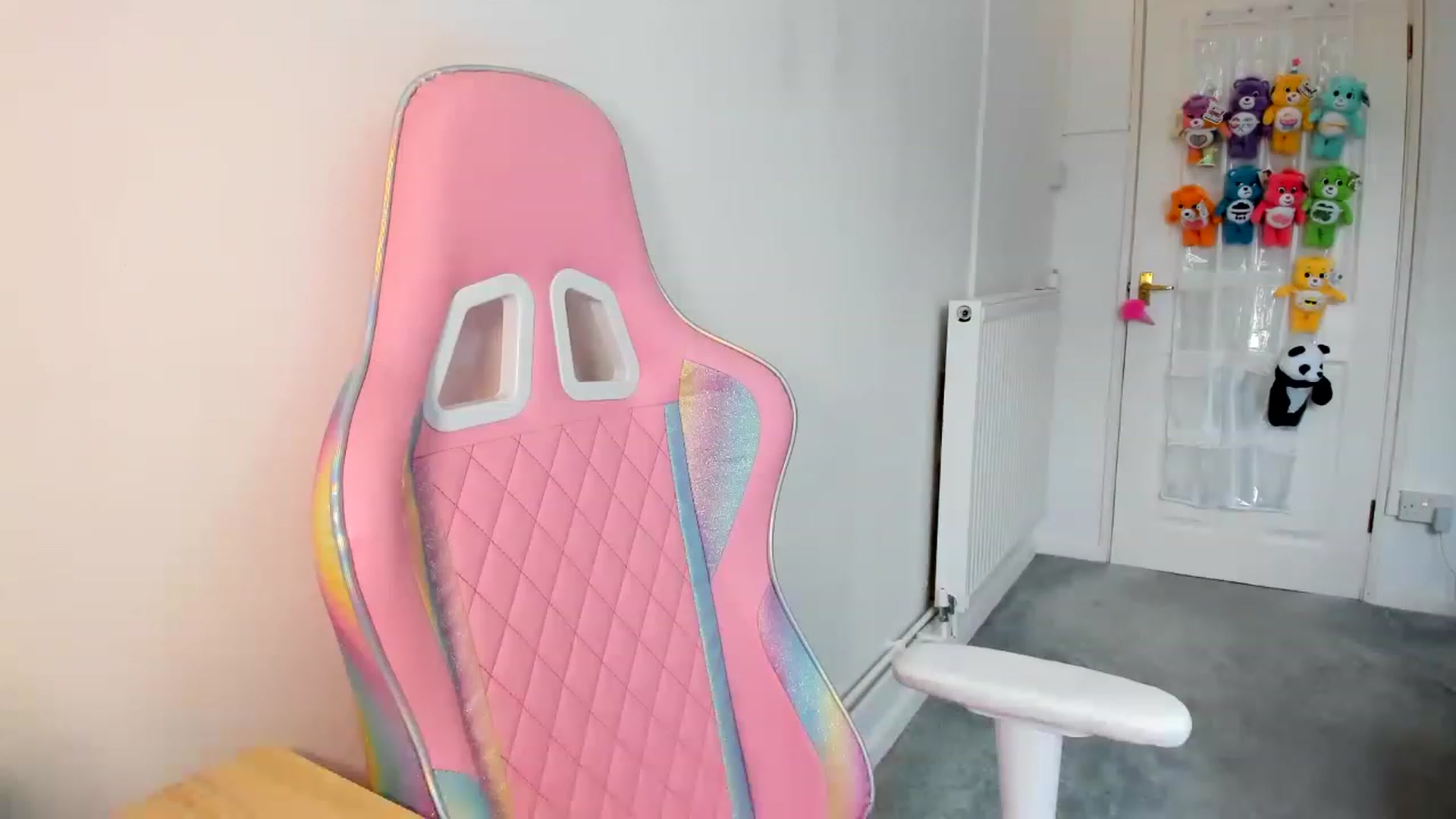 Gallery image thumbnail from JessieBear_'s myfreecams stream on, 04/21/2023, 14:34 image 19 of 20