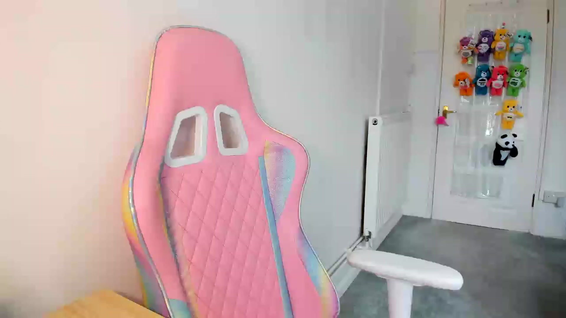 Gallery image thumbnail from JessieBear_'s myfreecams stream on, 04/21/2023, 14:34 image 18 of 20