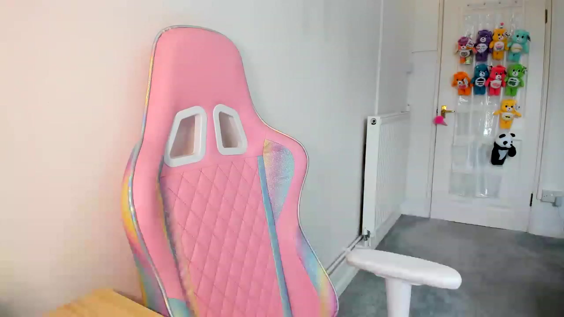 Gallery image thumbnail from JessieBear_'s myfreecams stream on, 04/21/2023, 14:34 image 17 of 20