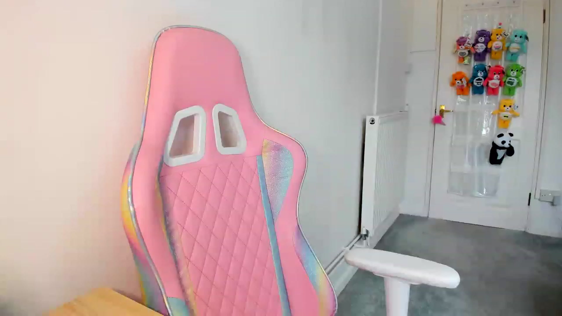 Gallery image thumbnail from JessieBear_'s myfreecams stream on, 04/21/2023, 14:34 image 16 of 20