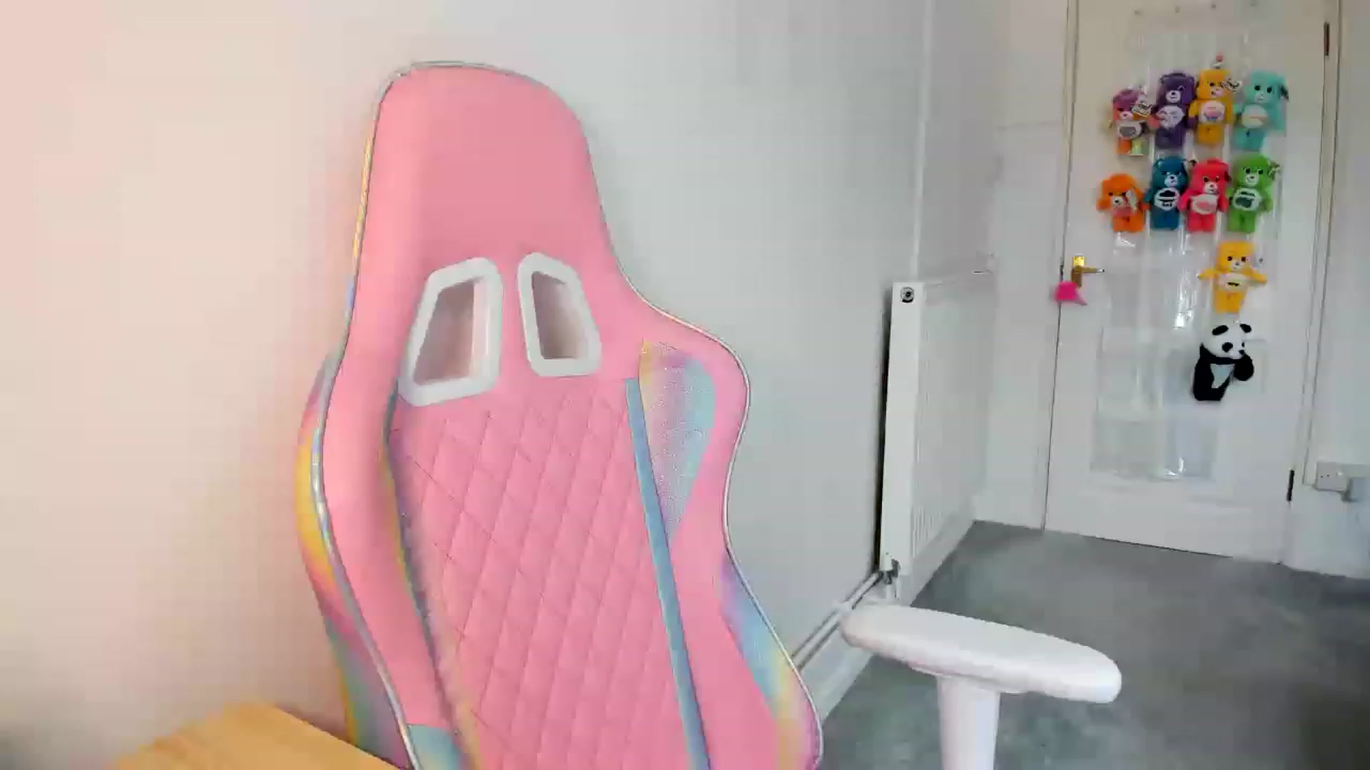 Gallery image thumbnail from JessieBear_'s myfreecams stream on, 04/21/2023, 14:34 image 13 of 20