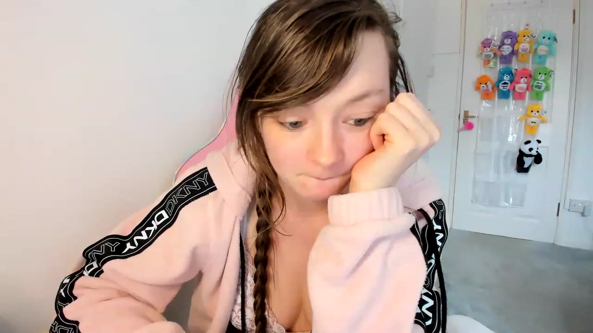 Gallery image thumbnail from JessieBear_'s myfreecams stream on, 04/21/2023, 14:34 image 2 of 20