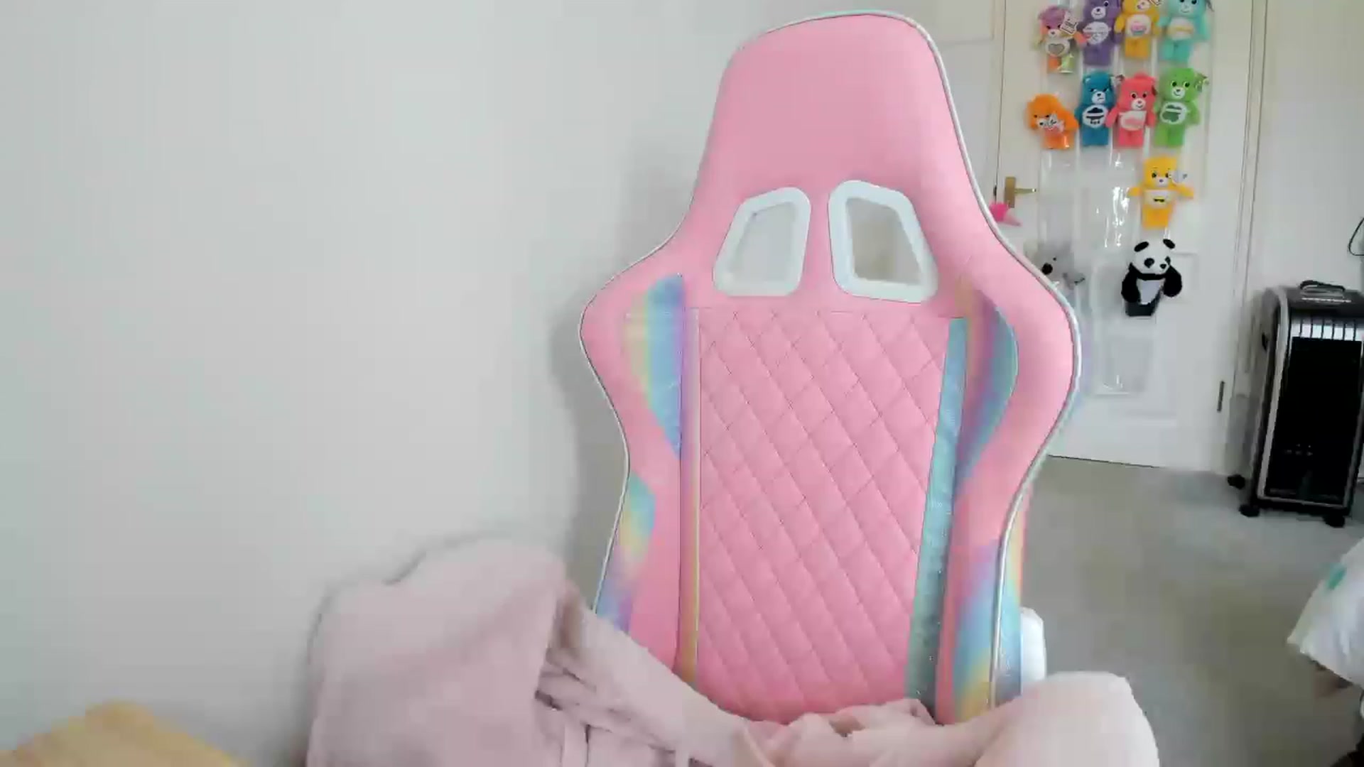 Gallery image thumbnail from JessieBear_'s myfreecams stream on, 05/12/2023, 17:11 image 15 of 20
