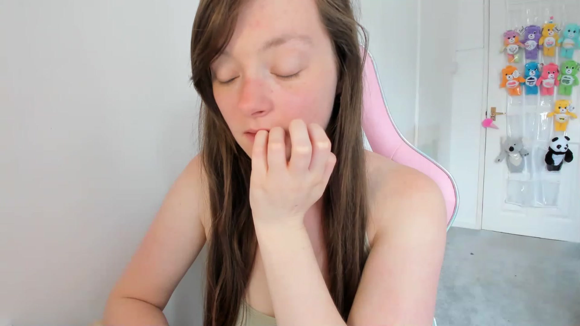 Gallery image thumbnail from JessieBear_'s myfreecams stream on, 06/06/2023, 10:47 image 18 of 20