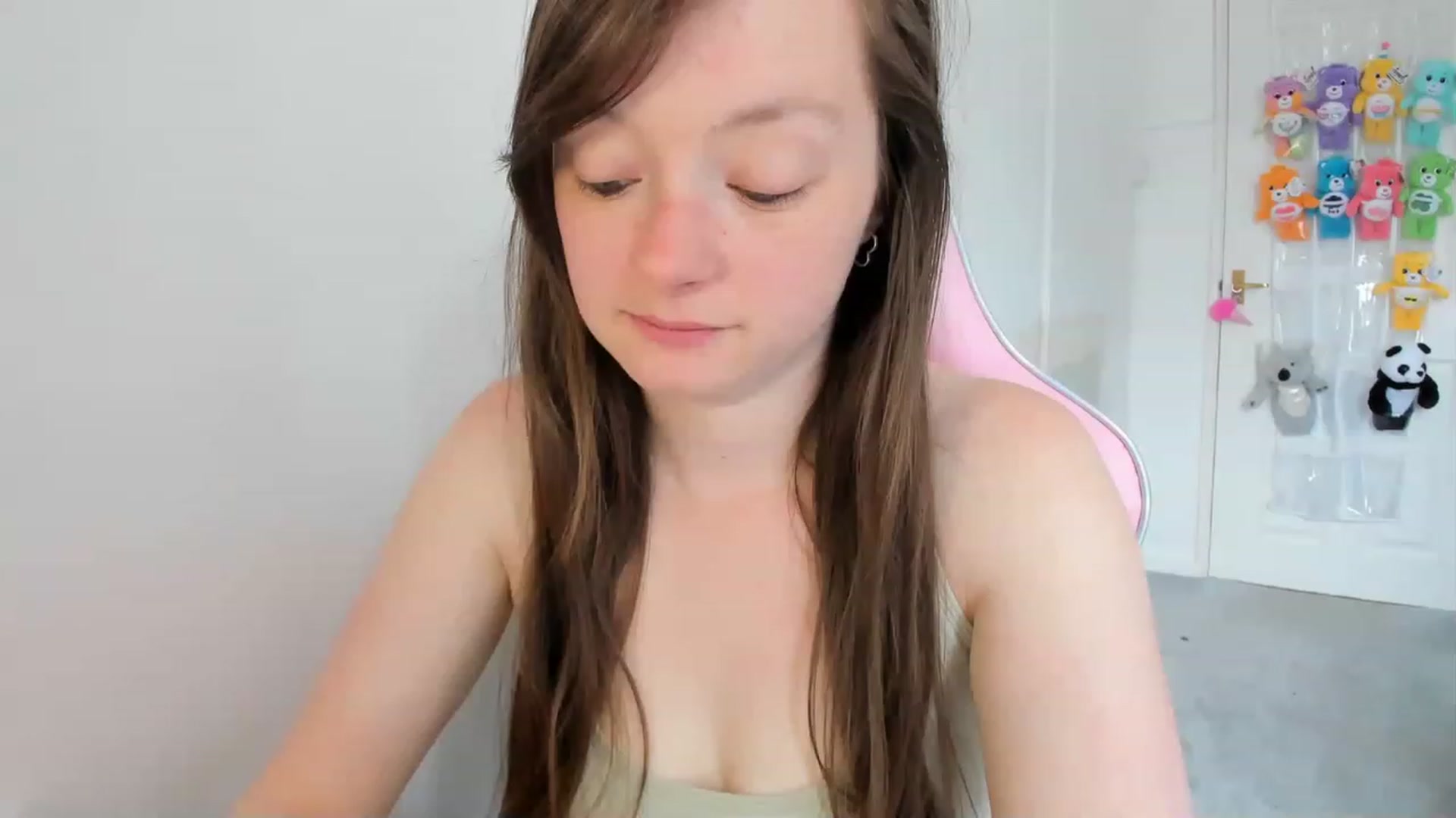 Gallery image thumbnail from JessieBear_'s myfreecams stream on, 06/06/2023, 10:47 image 10 of 20
