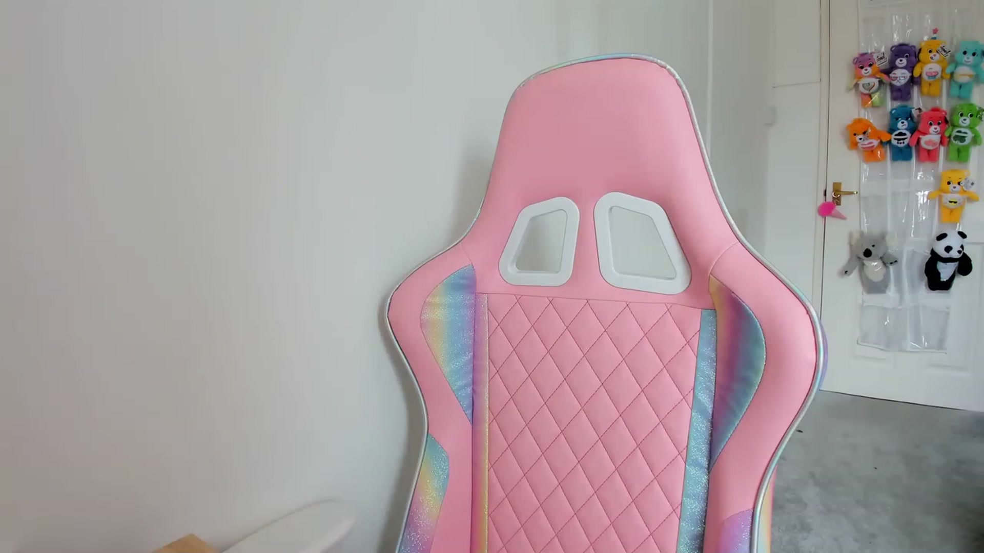 Gallery image thumbnail from JessieBear_'s myfreecams stream on, 06/06/2023, 13:35 image 14 of 20