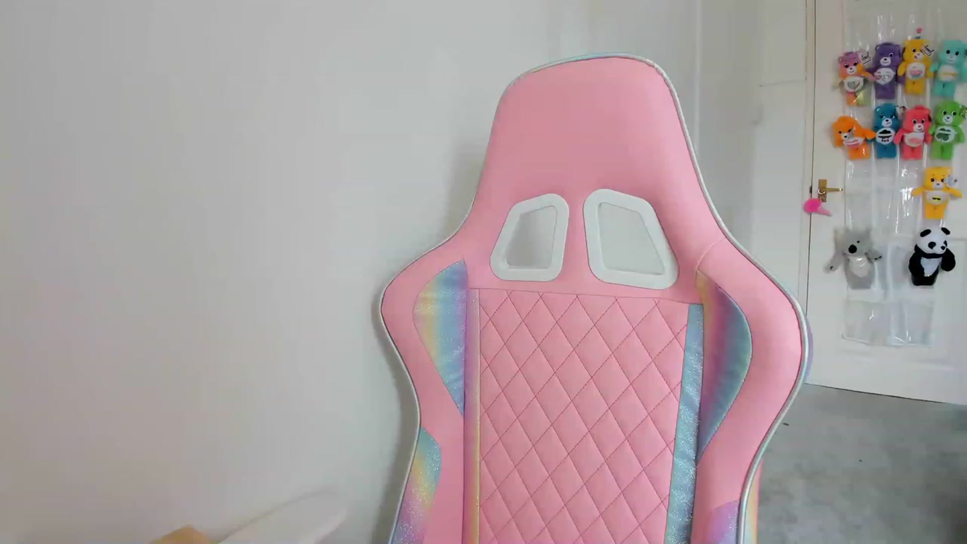 Gallery image thumbnail from JessieBear_'s myfreecams stream on, 06/06/2023, 13:35 image 15 of 20