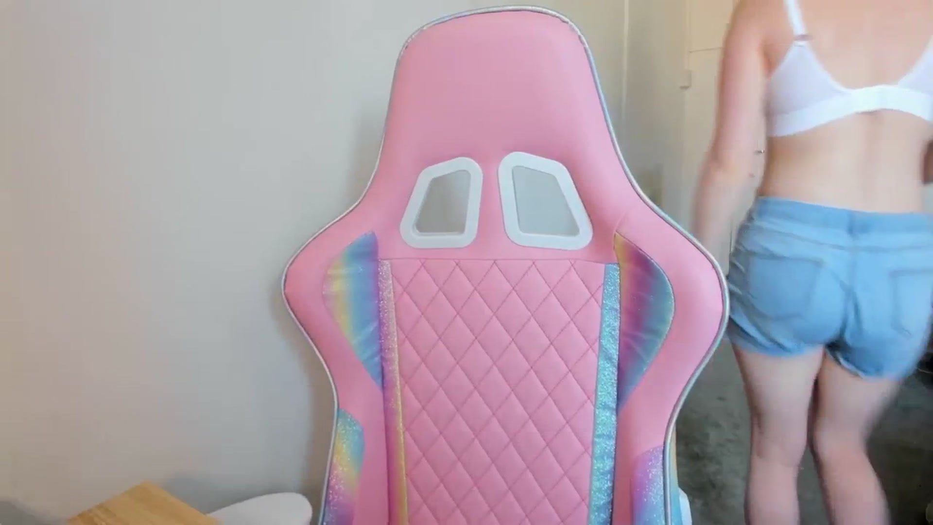 Gallery image thumbnail from JessieBear_'s myfreecams stream on, 06/15/2023, 18:54 image 6 of 20