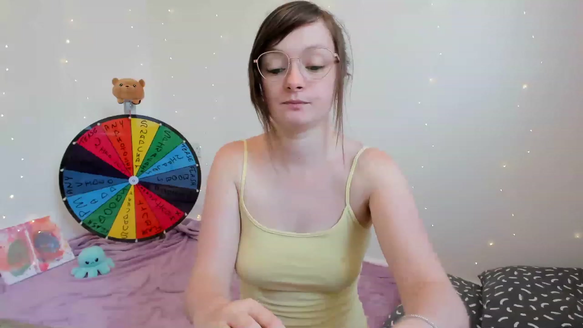 Gallery image thumbnail from JessieBear_'s myfreecams stream on, 06/22/2023, 15:46 image 9 of 20