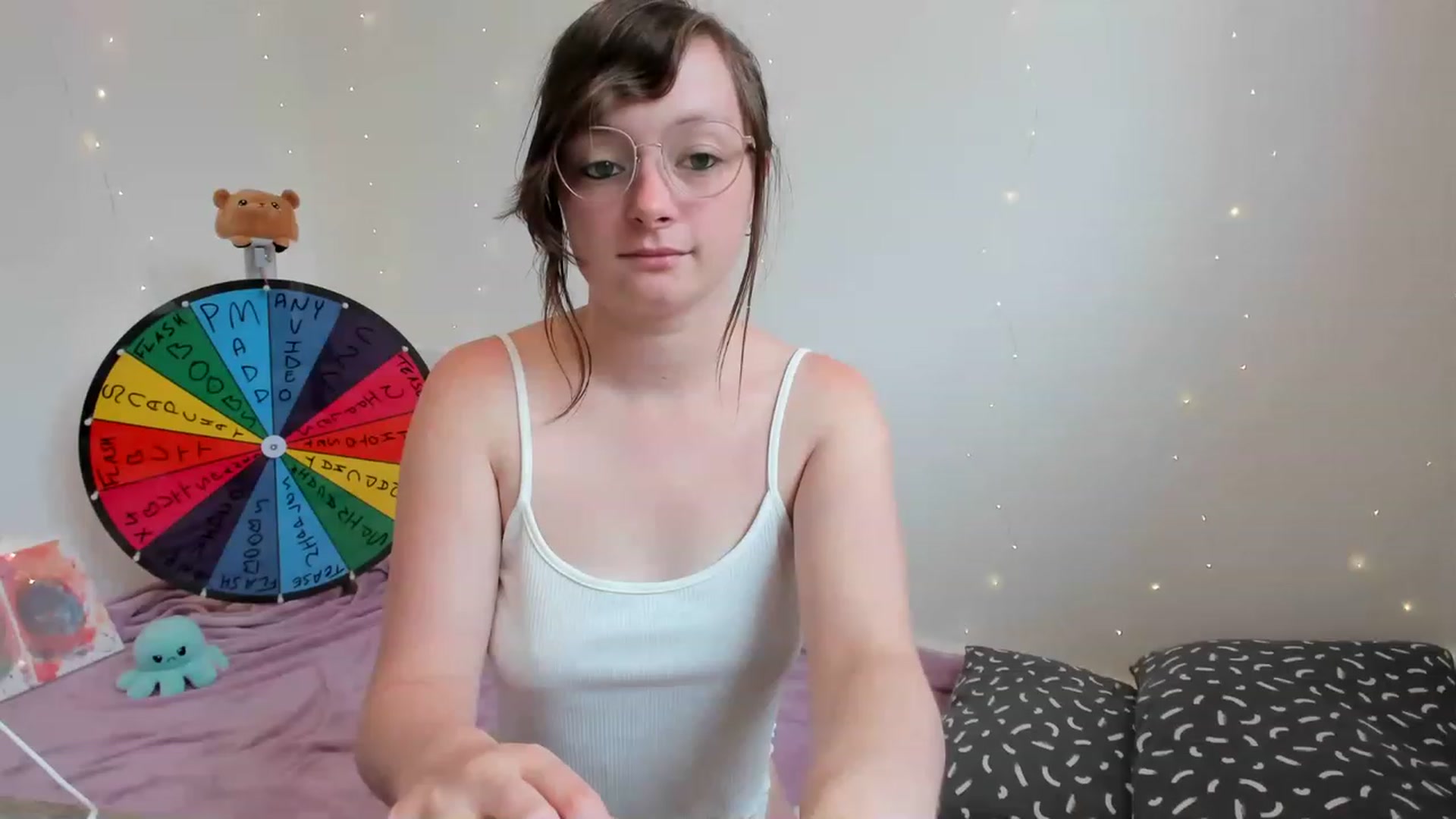 Gallery image thumbnail from JessieBear_'s myfreecams stream on, 06/28/2023, 14:41 image 7 of 20