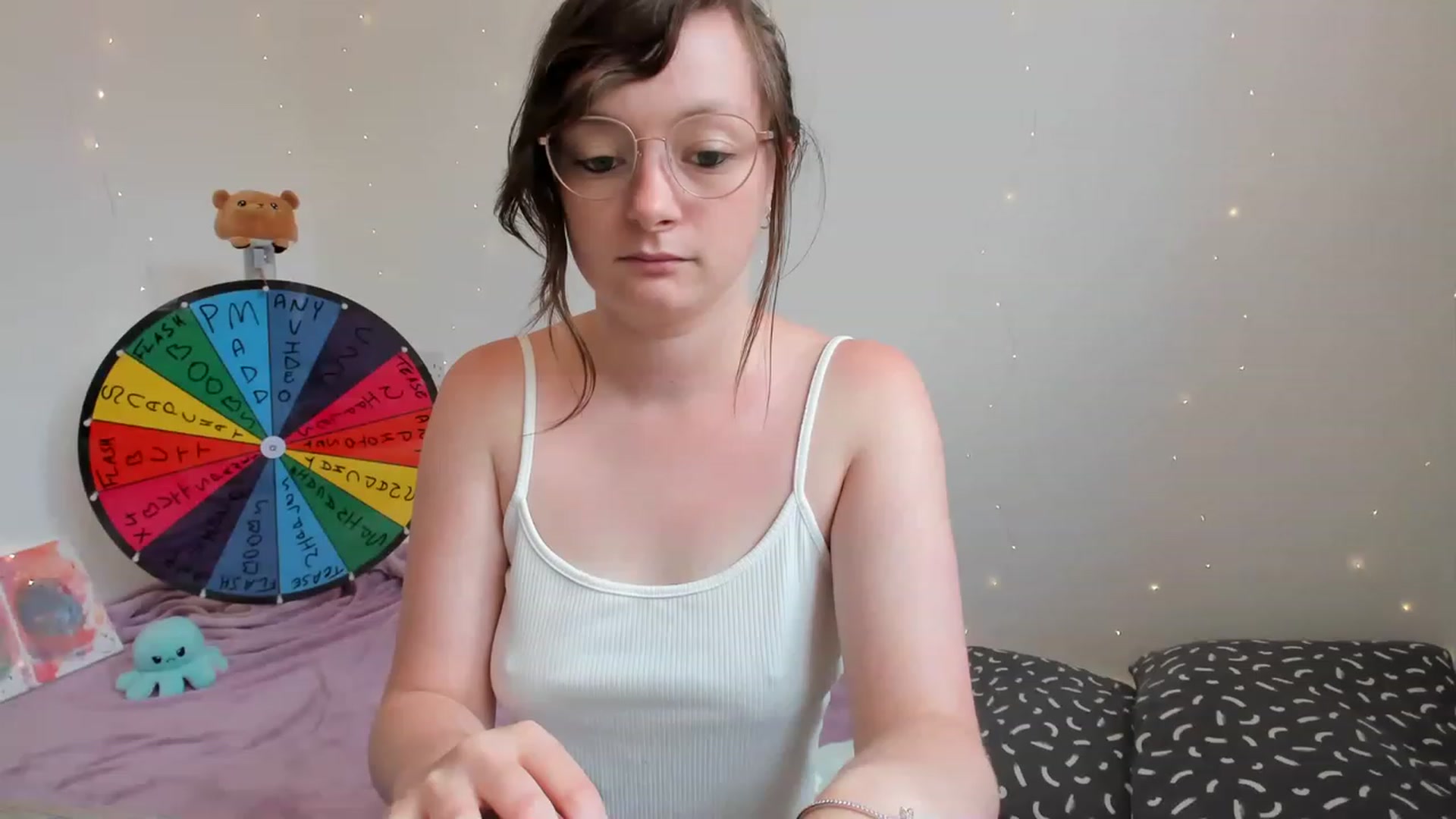 Gallery image thumbnail from JessieBear_'s myfreecams stream on, 06/28/2023, 16:27 image 2 of 20