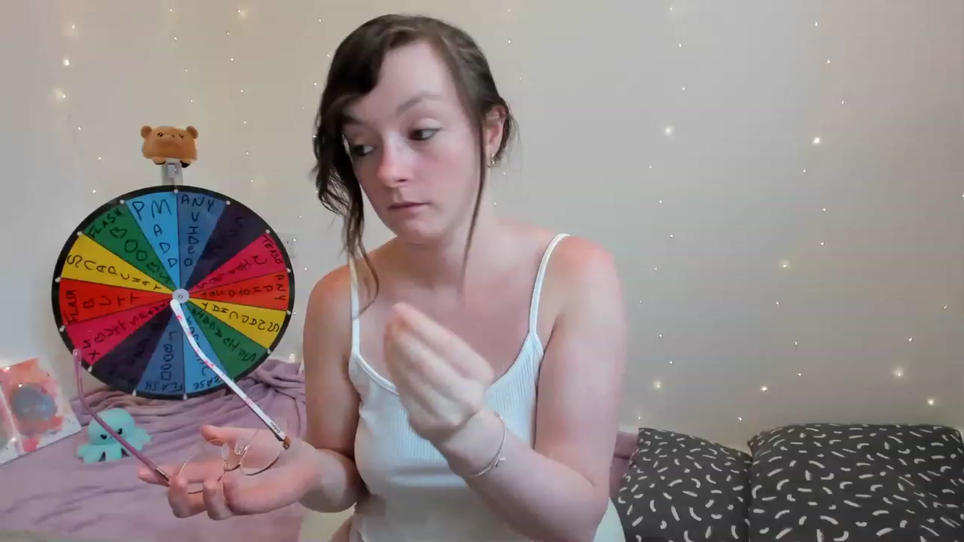 Gallery image thumbnail from JessieBear_'s myfreecams stream on, 06/28/2023, 16:27 image 17 of 20