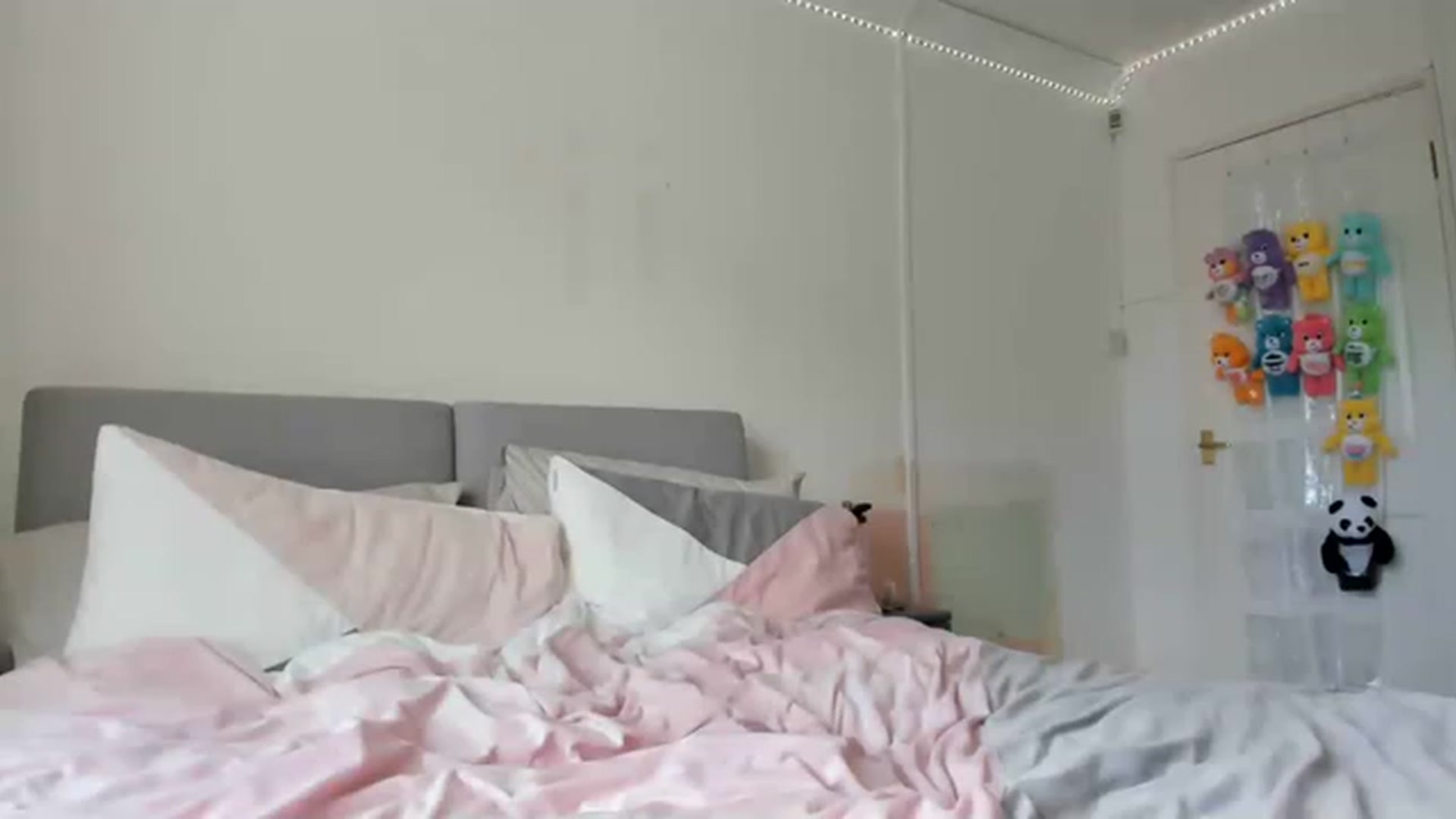 Gallery image thumbnail from JessieBear_'s myfreecams stream on, 08/17/2023, 13:31 image 19 of 20