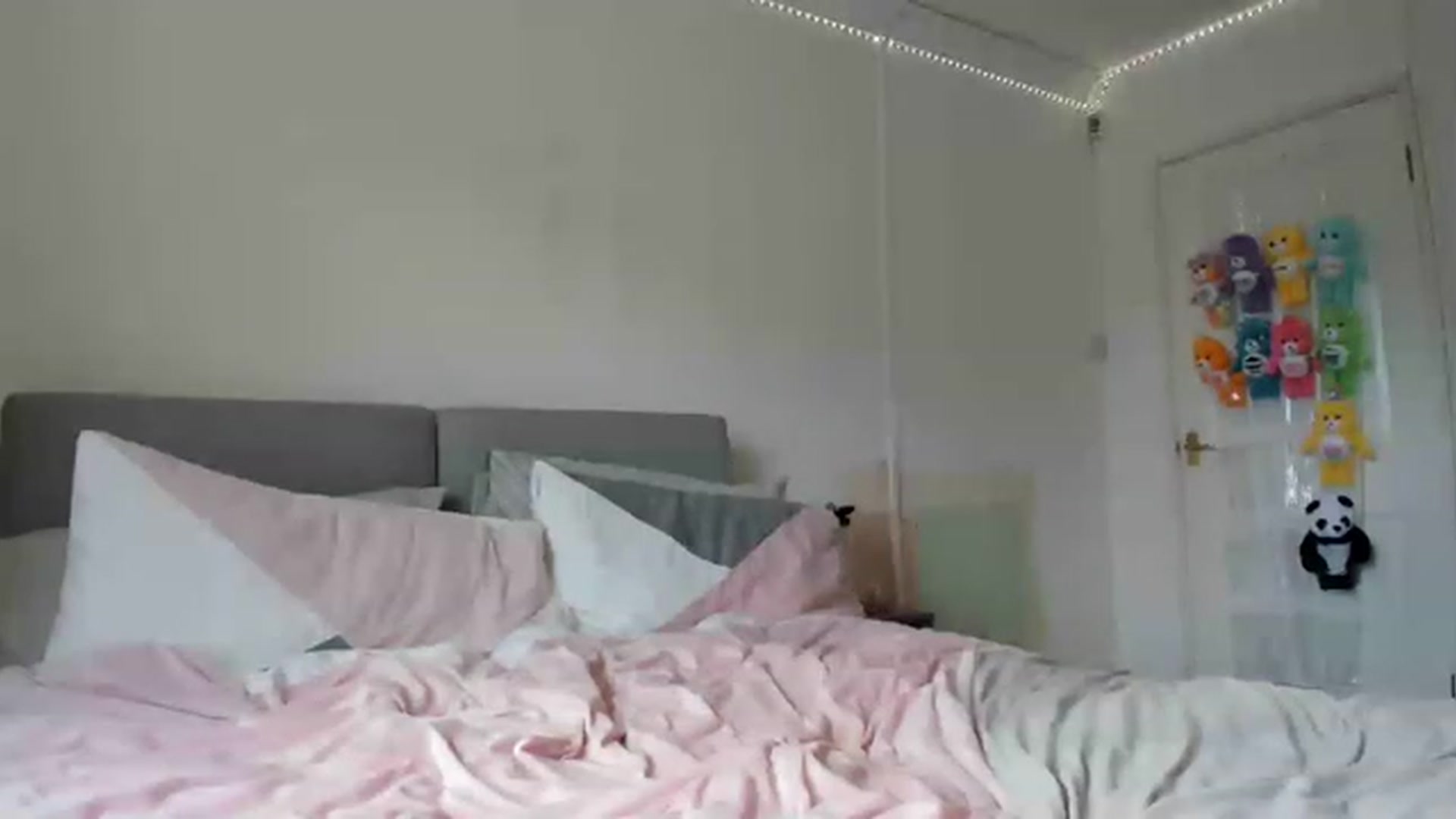 Gallery image thumbnail from JessieBear_'s myfreecams stream on, 08/17/2023, 13:31 image 5 of 20