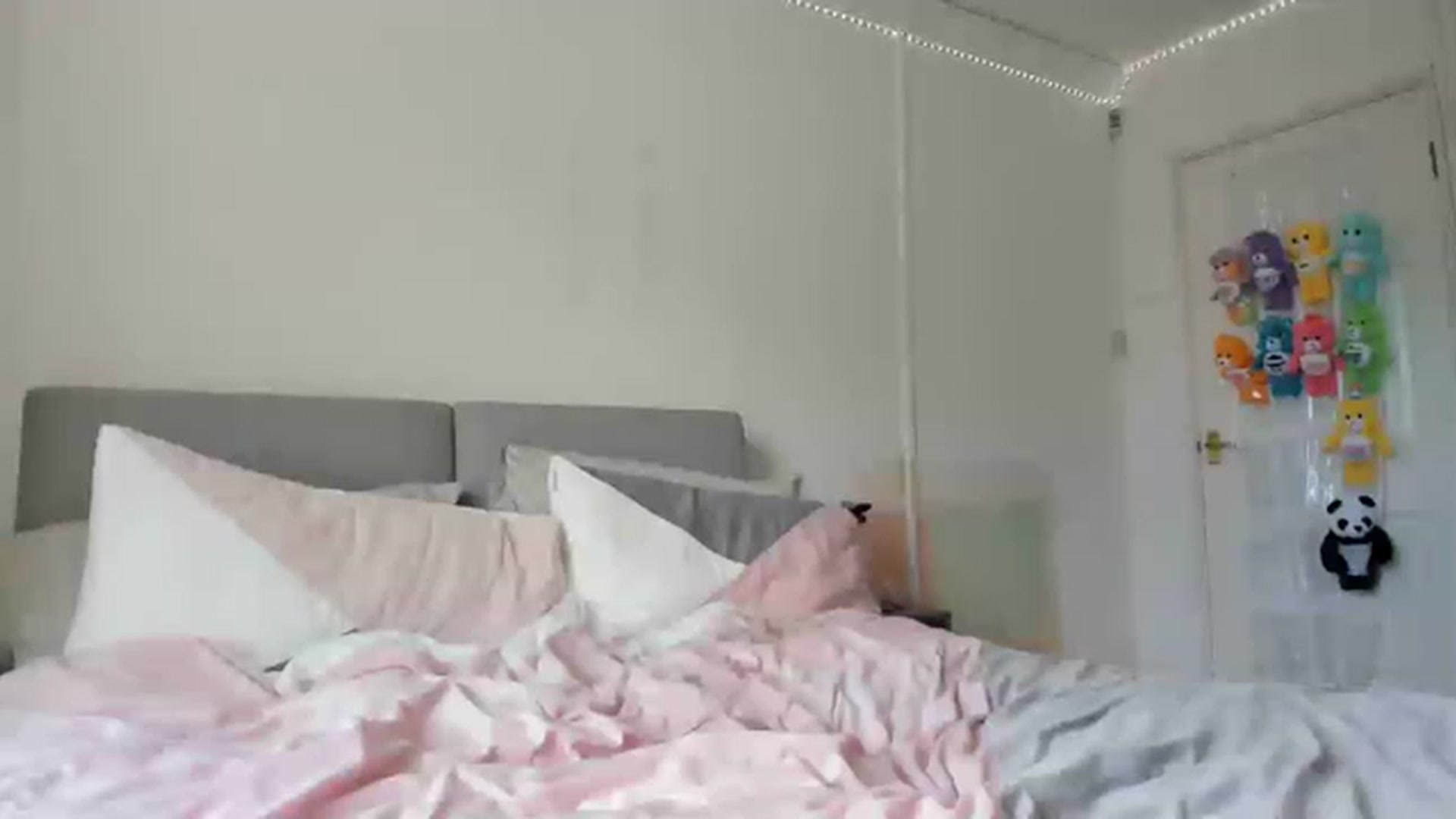 Gallery image thumbnail from JessieBear_'s myfreecams stream on, 08/17/2023, 13:31 image 20 of 20