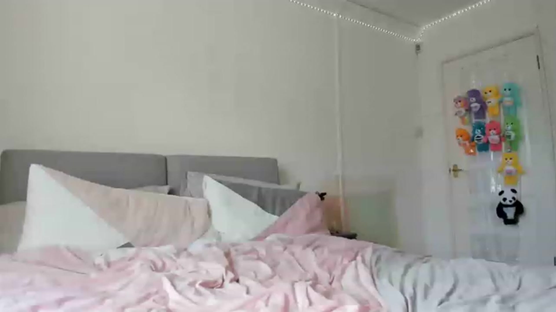 Gallery image thumbnail from JessieBear_'s myfreecams stream on, 08/17/2023, 13:31 image 7 of 20