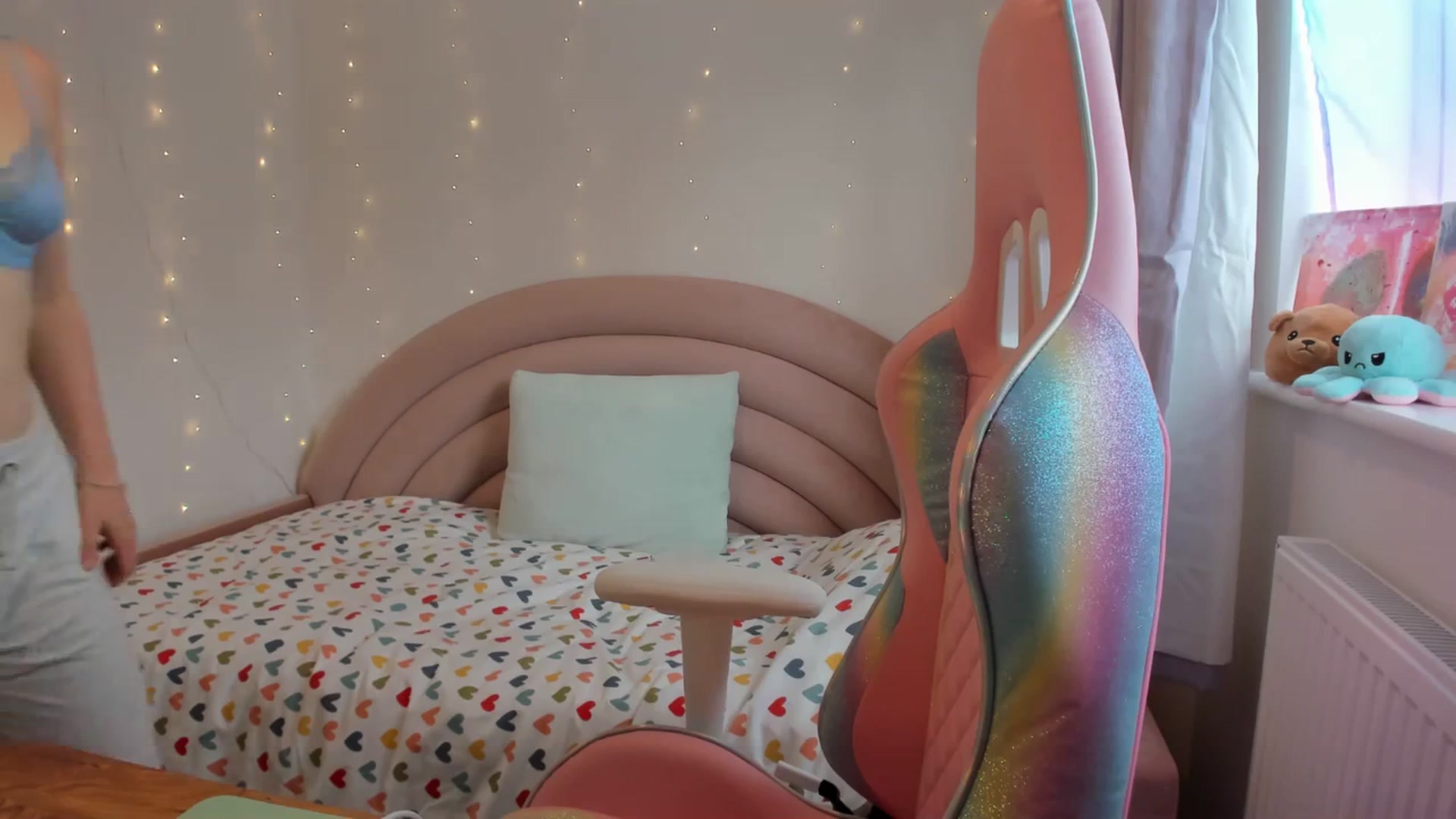Gallery image thumbnail from JessieBear_'s myfreecams stream on, 08/25/2023, 11:37 image 15 of 20