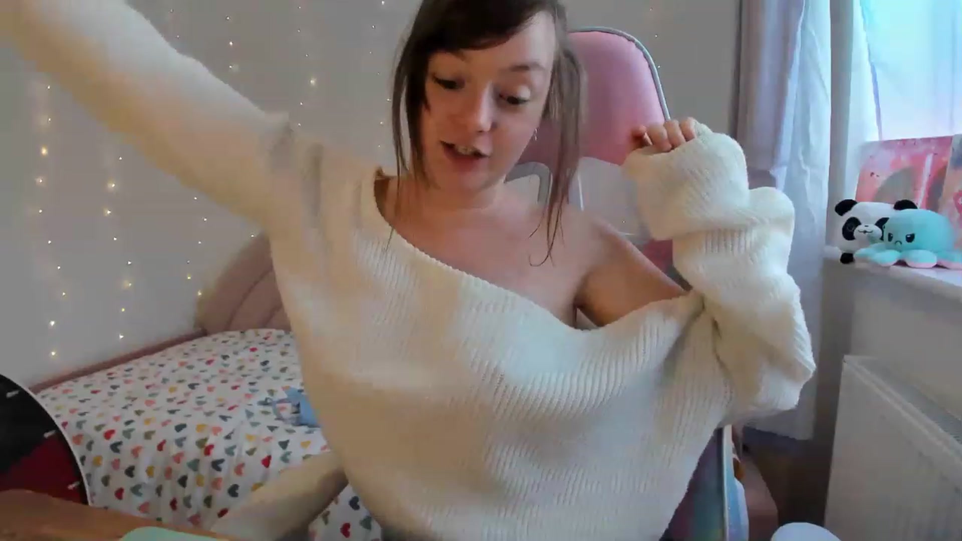 Gallery image thumbnail from JessieBear_'s myfreecams stream on, 08/25/2023, 23:11 image 12 of 20