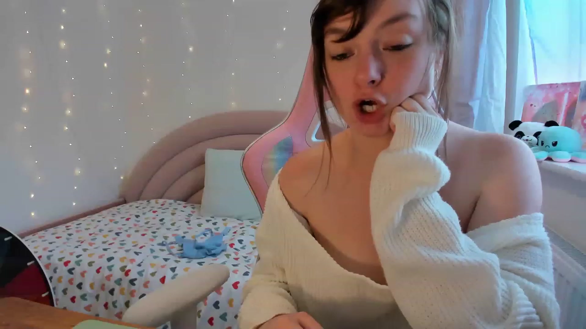 Gallery image thumbnail from JessieBear_'s myfreecams stream on, 08/25/2023, 16:02 image 15 of 20