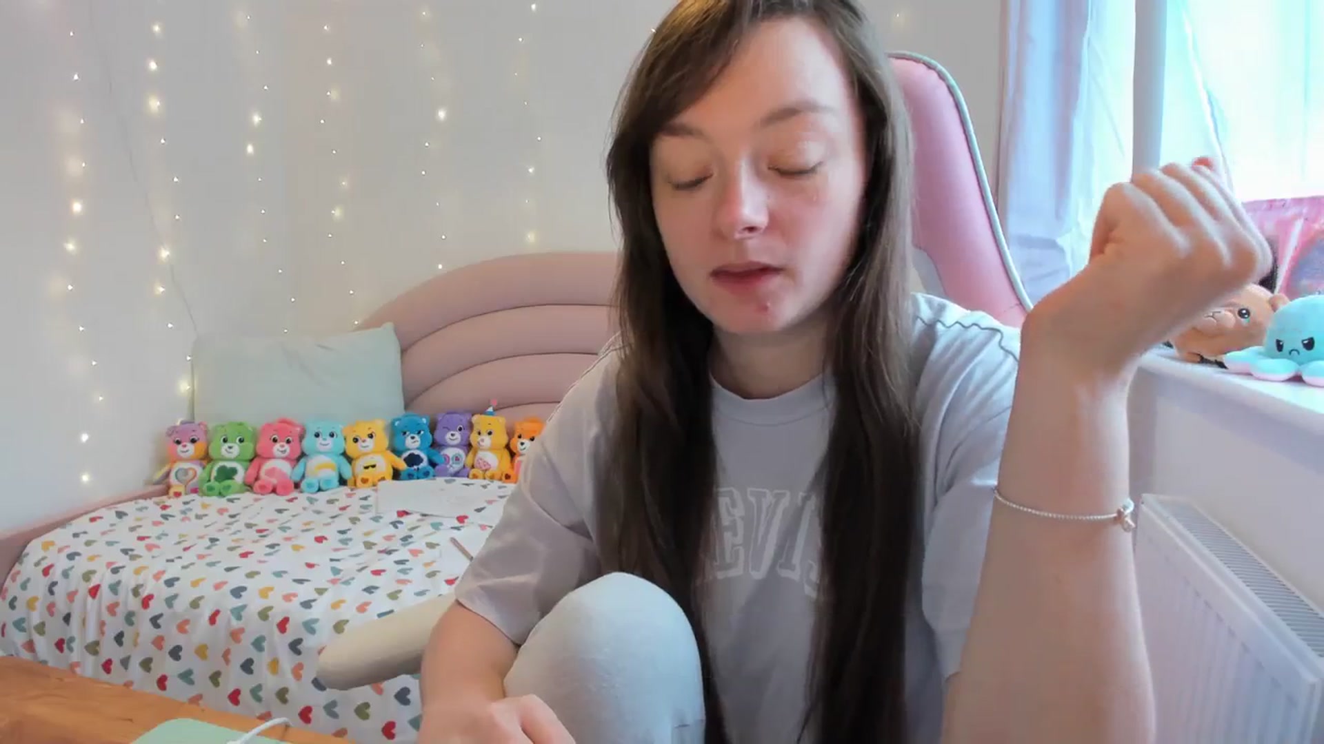 Gallery image thumbnail from JessieBear_'s myfreecams stream on, 09/18/2023, 12:16 image 10 of 20