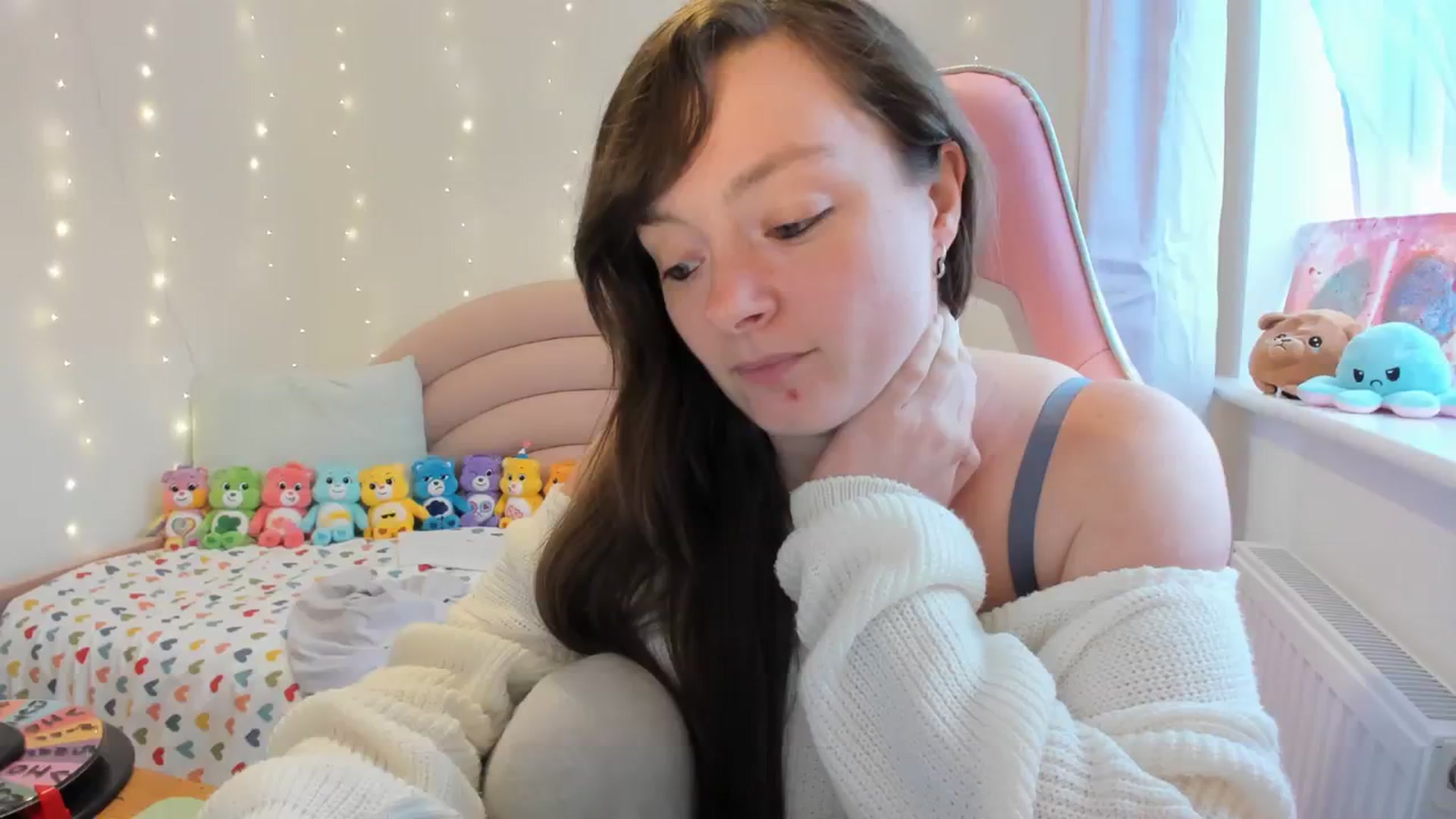 Gallery image thumbnail from JessieBear_'s myfreecams stream on, 09/18/2023, 16:19 image 18 of 20