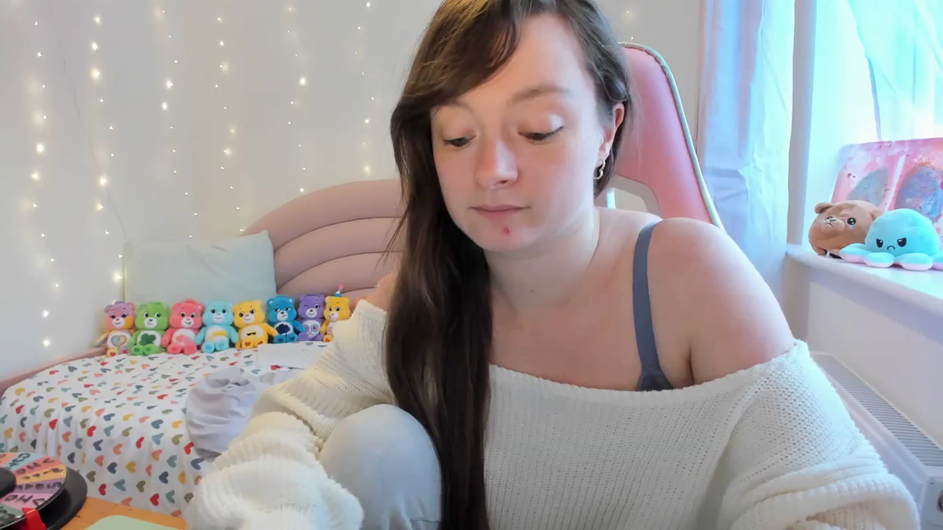 Gallery image thumbnail from JessieBear_'s myfreecams stream on, 09/18/2023, 16:19 image 15 of 20