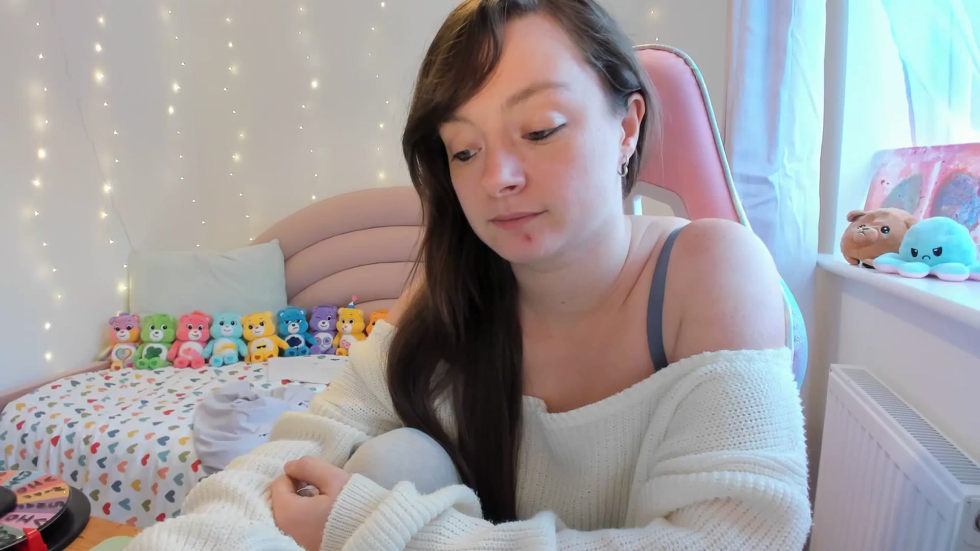 Gallery image thumbnail from JessieBear_'s myfreecams stream on, 09/18/2023, 16:19 image 16 of 20