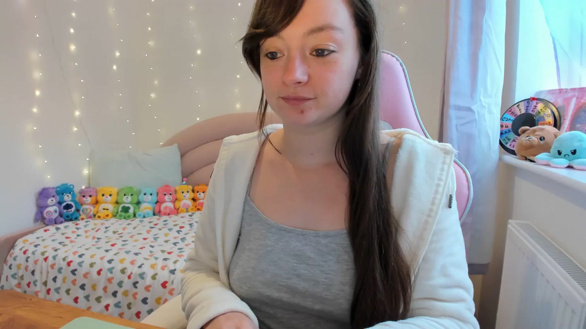 Gallery image thumbnail from JessieBear_'s myfreecams stream on, 09/19/2023, 14:14 image 19 of 20
