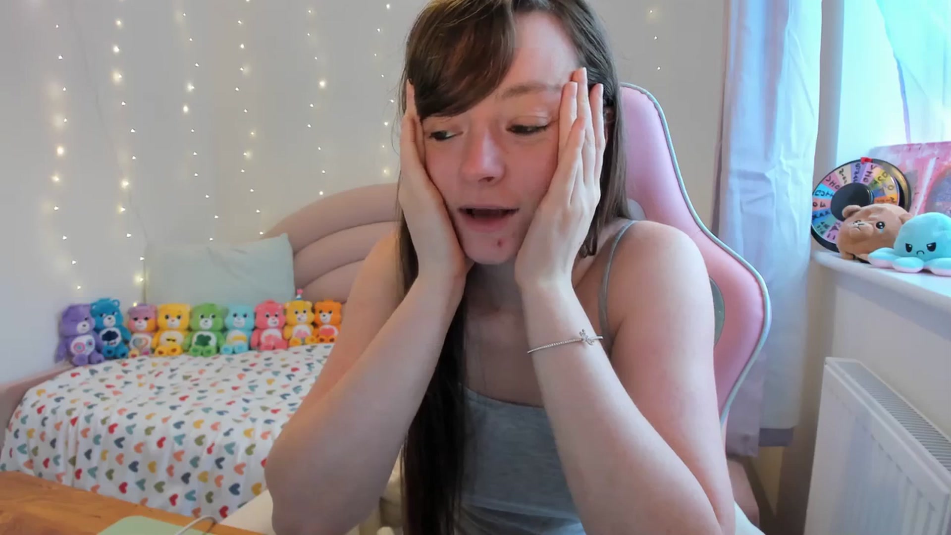 Gallery image thumbnail from JessieBear_'s myfreecams stream on, 09/19/2023, 14:14 image 13 of 20
