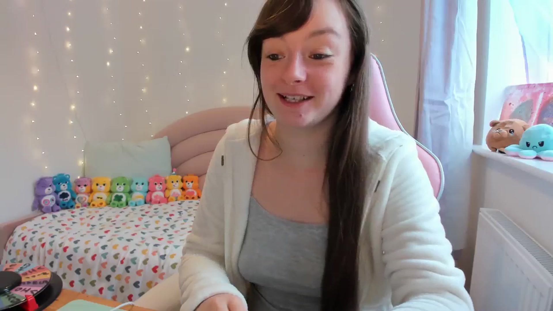 Gallery image thumbnail from JessieBear_'s myfreecams stream on, 09/19/2023, 14:14 image 2 of 20