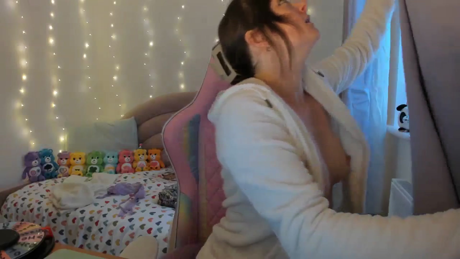 Gallery image thumbnail from JessieBear_'s myfreecams stream on, 09/27/2023, 17:20 image 15 of 20