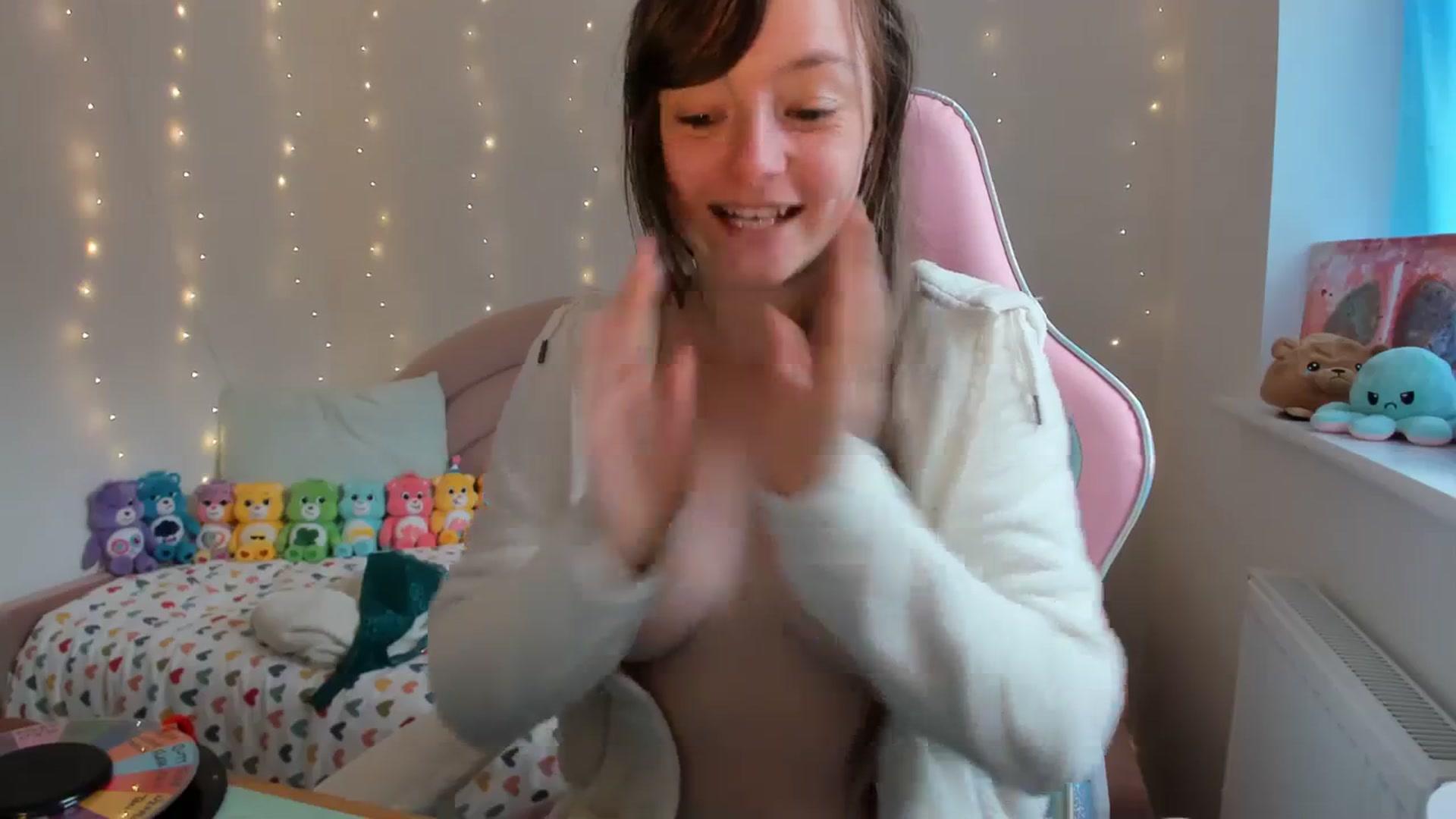 Gallery image thumbnail from JessieBear_'s myfreecams stream on, 09/28/2023, 16:40 image 17 of 20