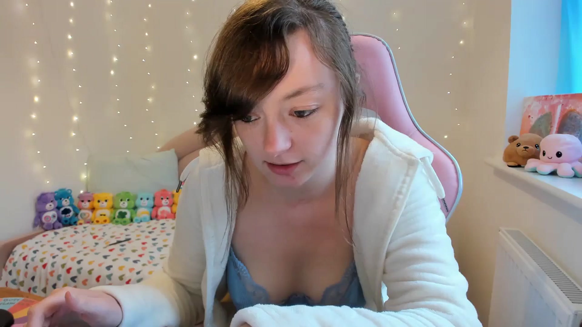 Gallery image thumbnail from JessieBear_'s myfreecams stream on, 10/02/2023, 15:33 image 8 of 20