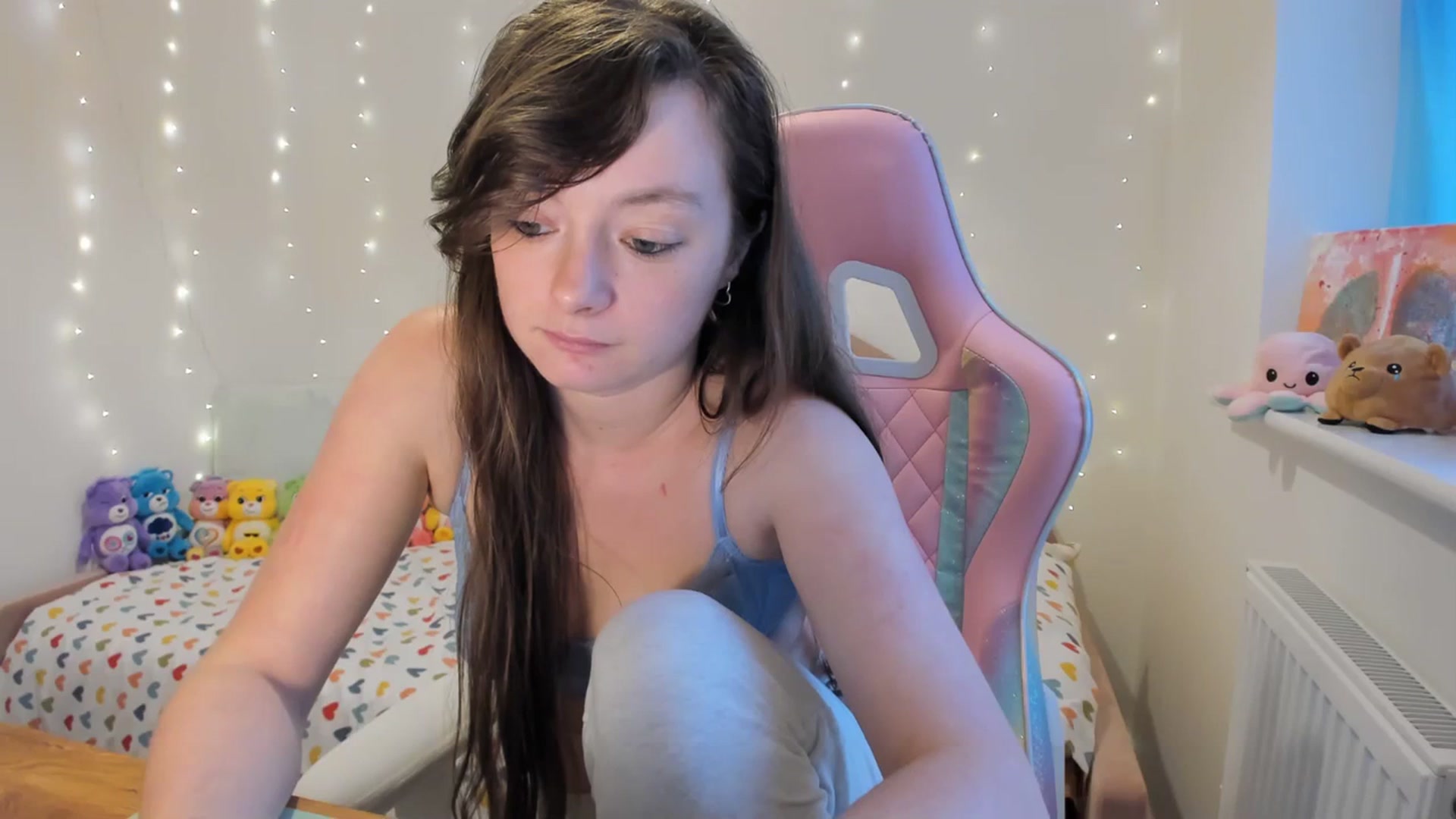 Gallery image thumbnail from JessieBear_'s myfreecams stream on, 10/10/2023, 17:10 image 15 of 20