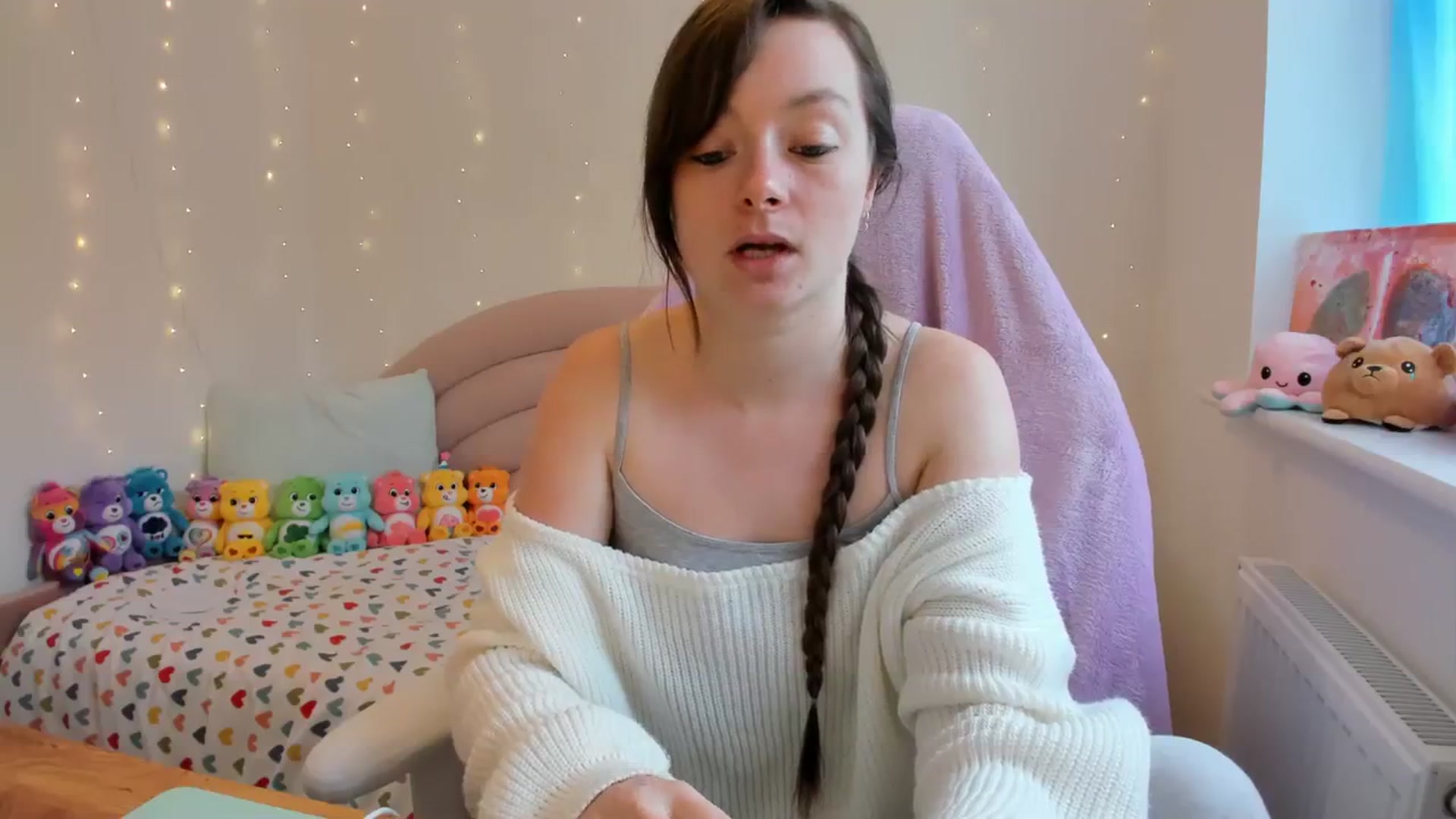 Gallery image thumbnail from JessieBear_'s myfreecams stream on, 10/16/2023, 14:10 image 8 of 20